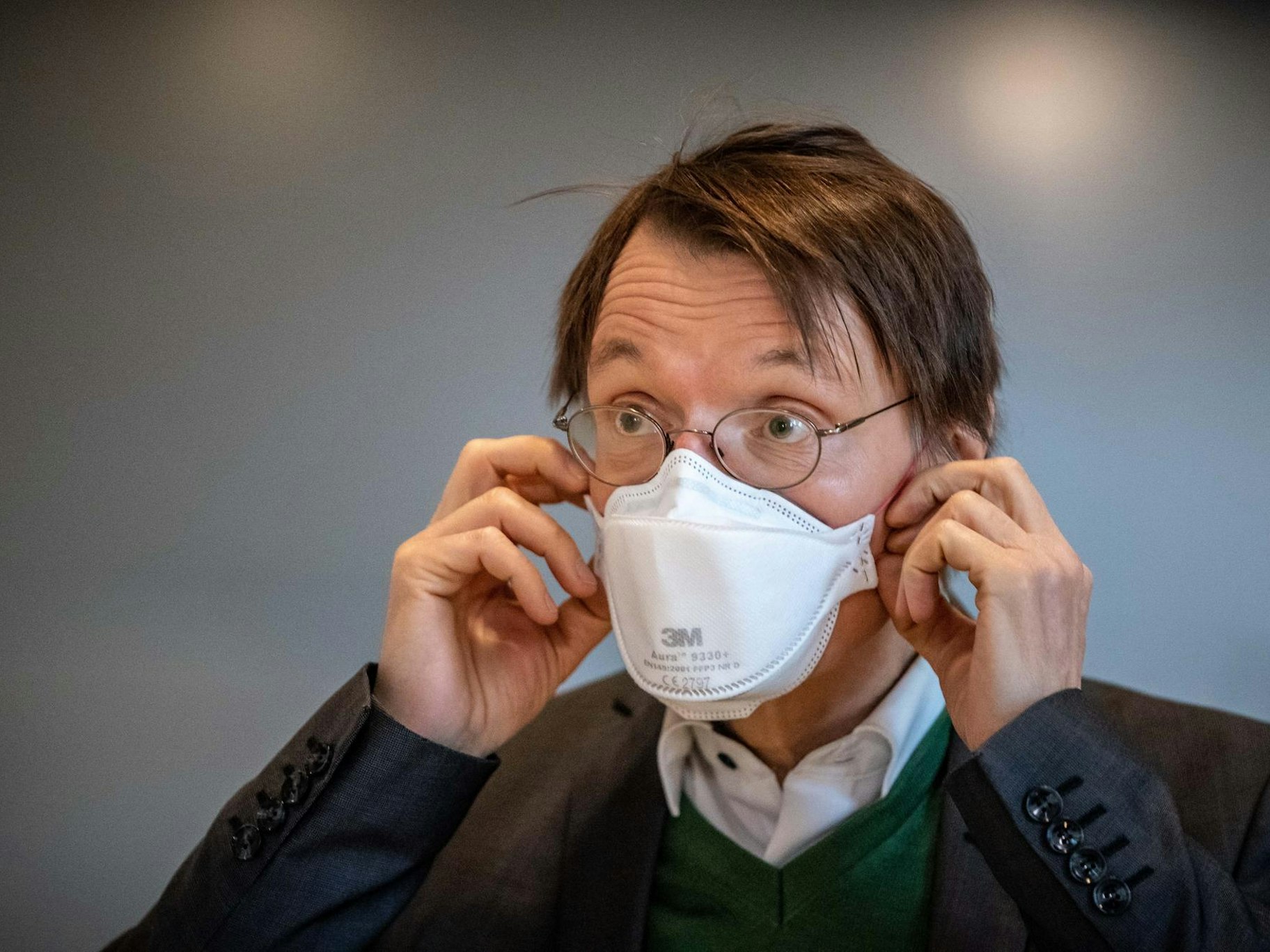 Karl Lauterbach mit Mund-Nasen-Schutz