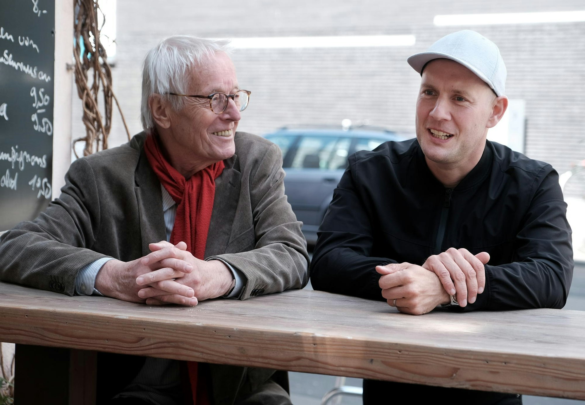 Oli P. im Gespräch mit Reporter Horst Stellmacher.
