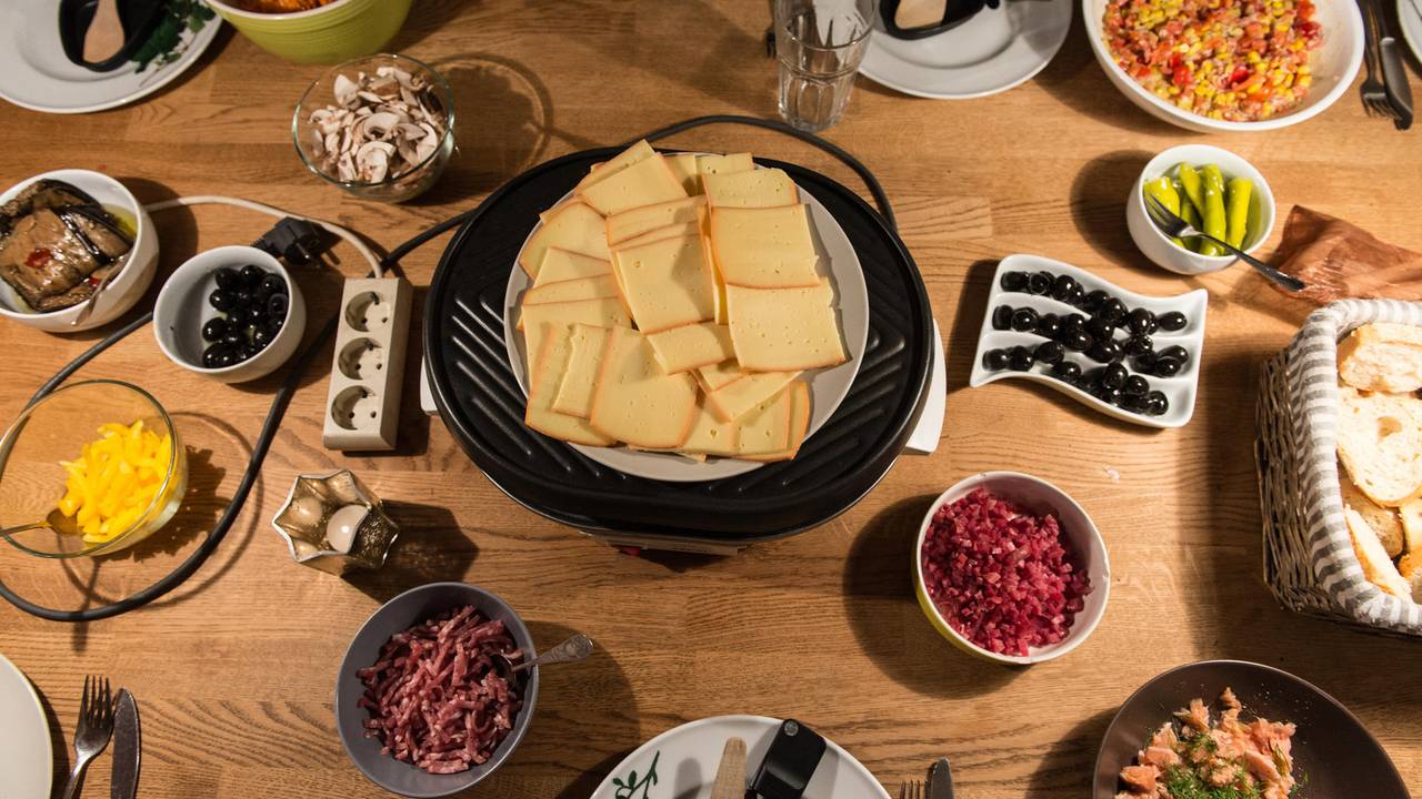 Raclette: So frieren Sie Silvester-Reste richtig ein.