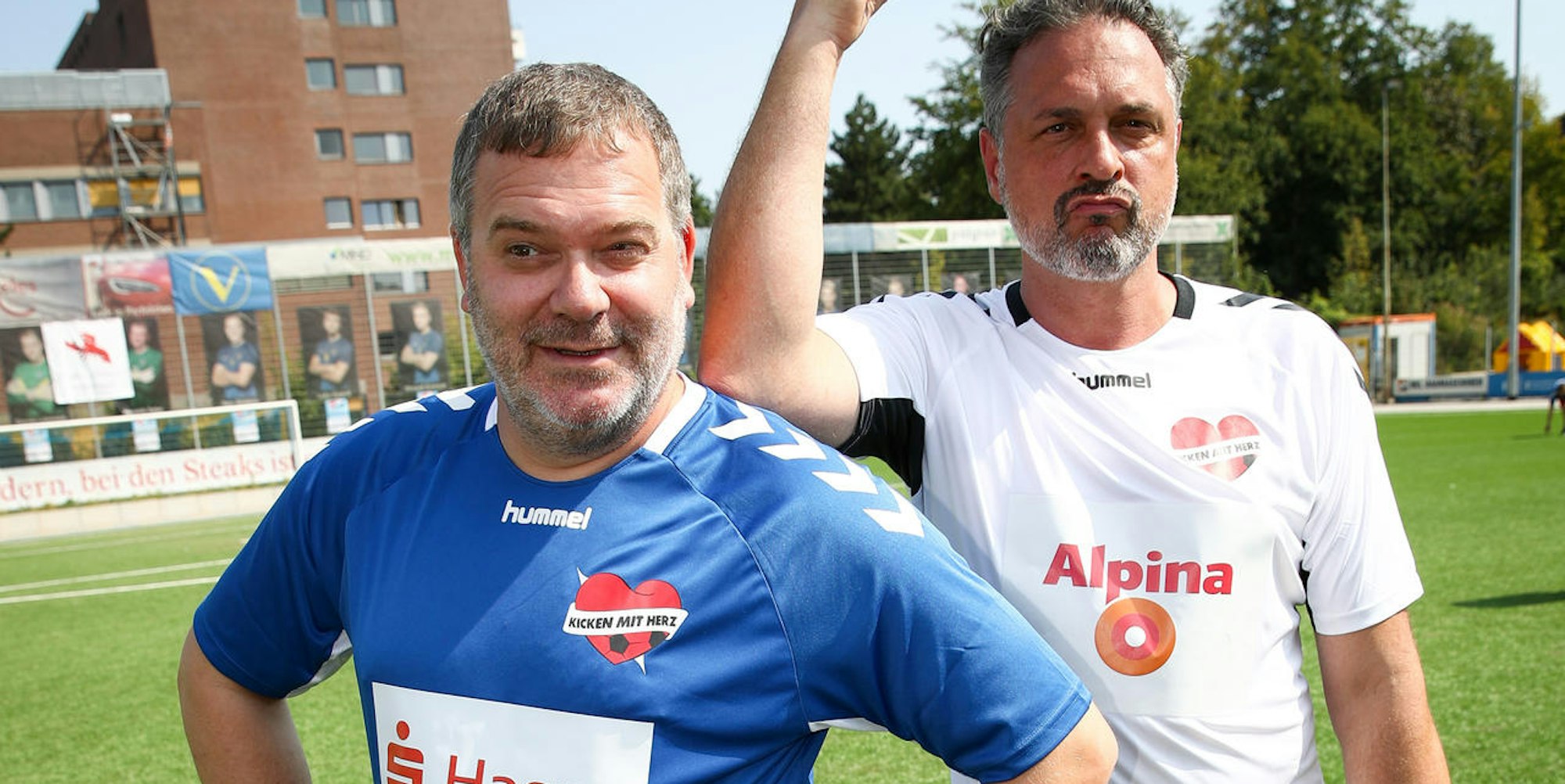 Elton_Kicken_mit_Herz