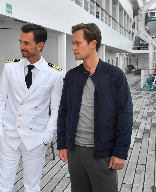 „Traumschiff“ an Ostern: Kapitän Max Parger (Florian Silbereisen) navigiert das Schiff Richtung Malediven.