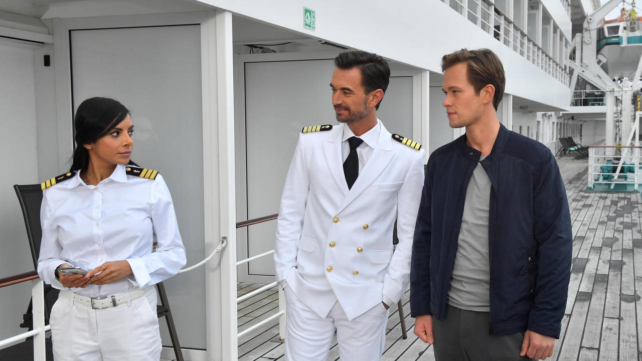 „Traumschiff“ an Ostern: Kapitän Max Parger (Florian Silbereisen) navigiert das Schiff Richtung Malediven.