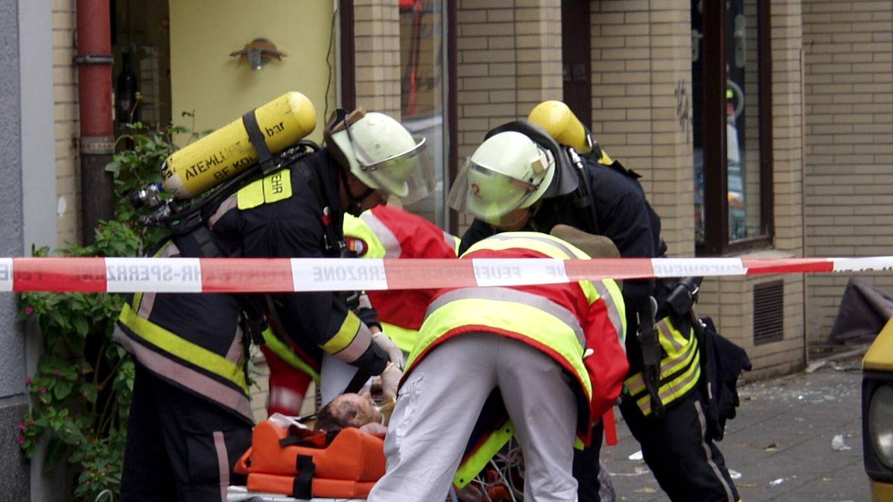 Einsatzkräfte am Neumarkt nach der Gasexplosion