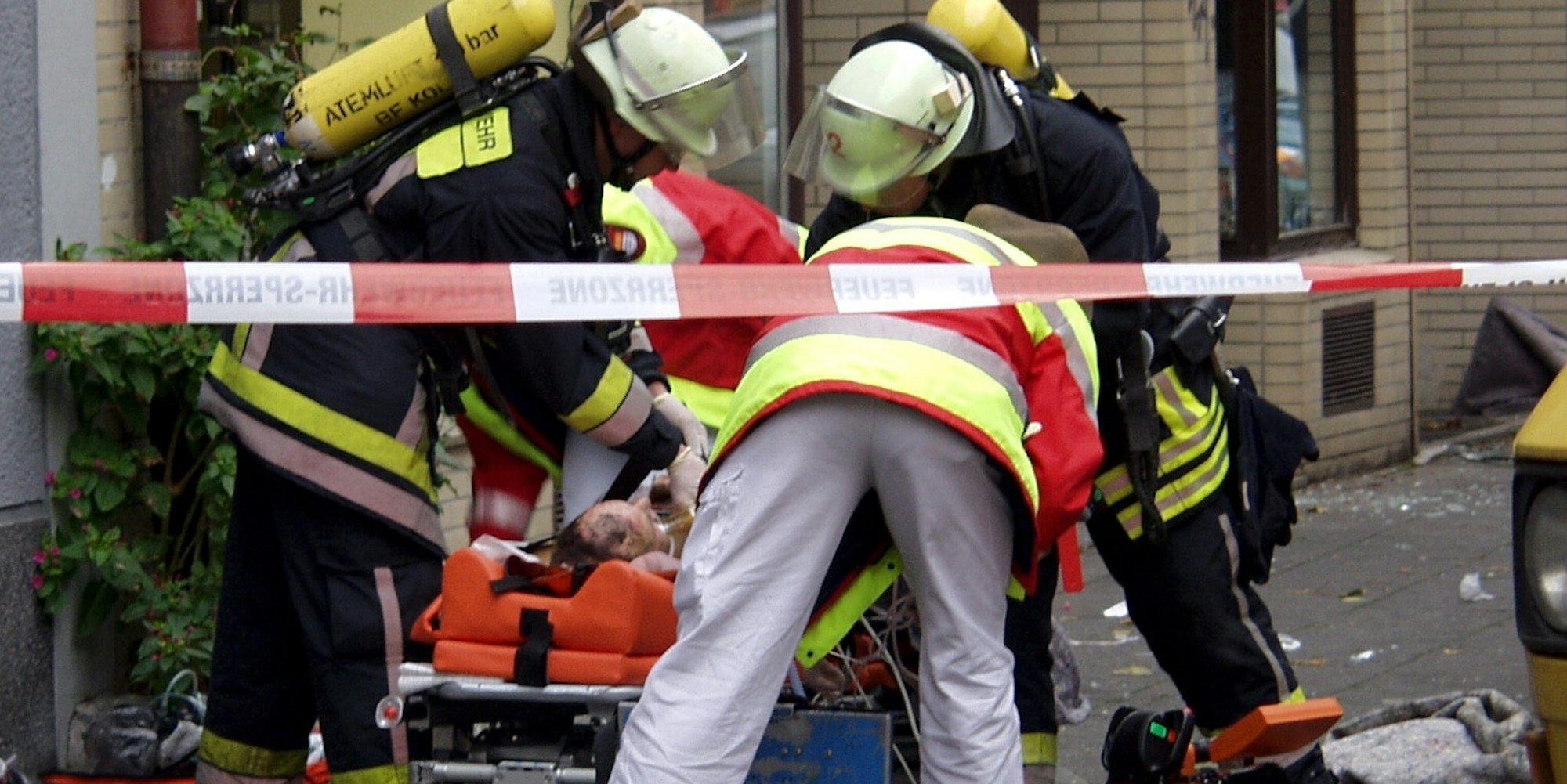 Einsatzkräfte am Neumarkt nach der Gasexplosion
