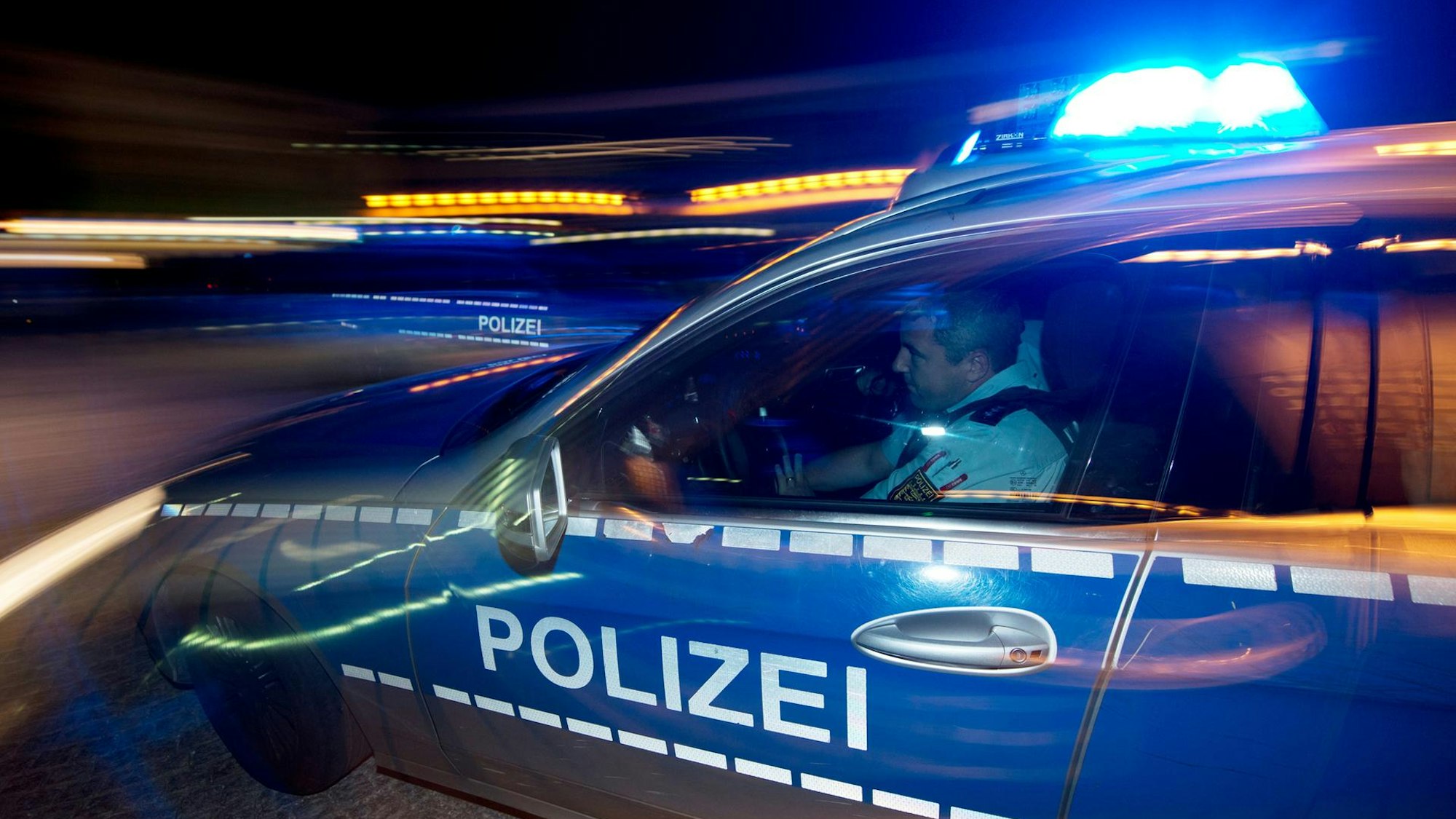 Die Polizei sucht nach einem Angriff auf ein Mädchen in Leverkusen.