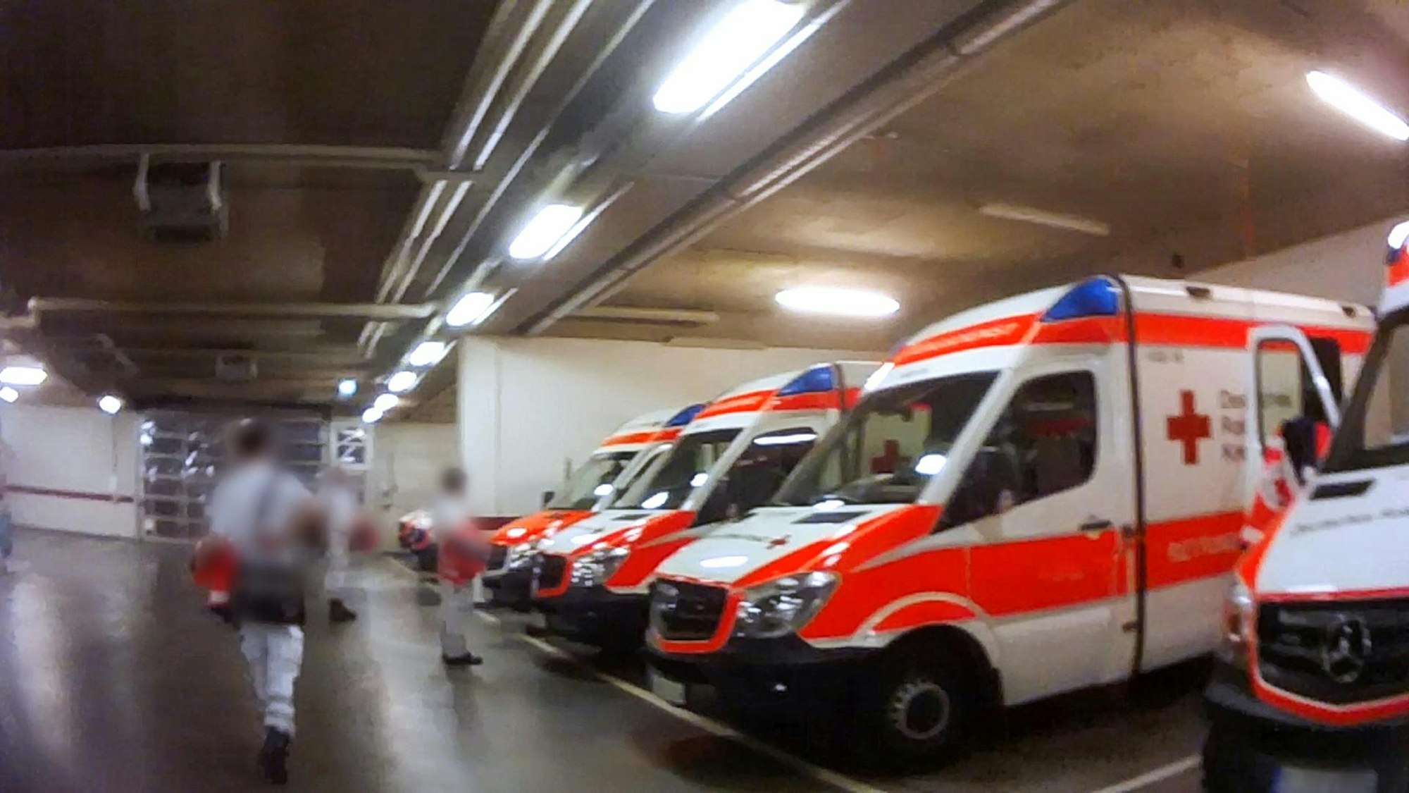 Szene aus Team Wallraff beim DRK