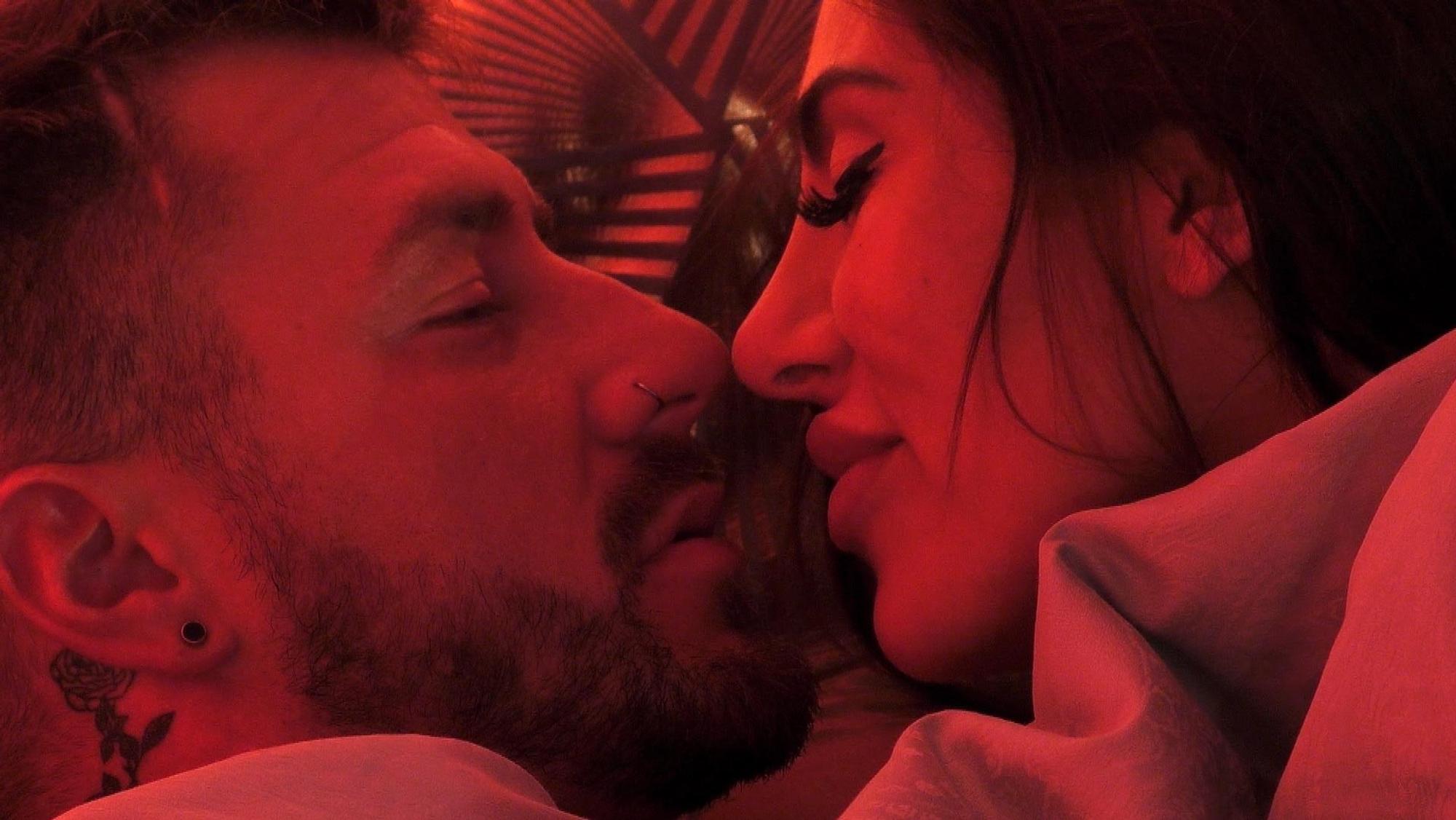 rtl2-loveisland-09-privatsuite-sex-ricarda-mischa-03