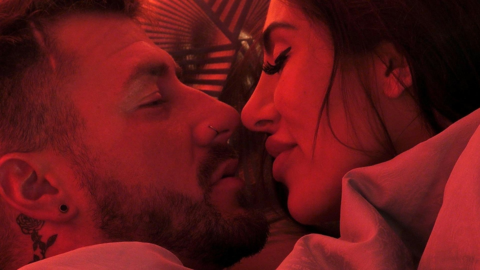 rtl2-loveisland-09-privatsuite-sex-ricarda-mischa-03