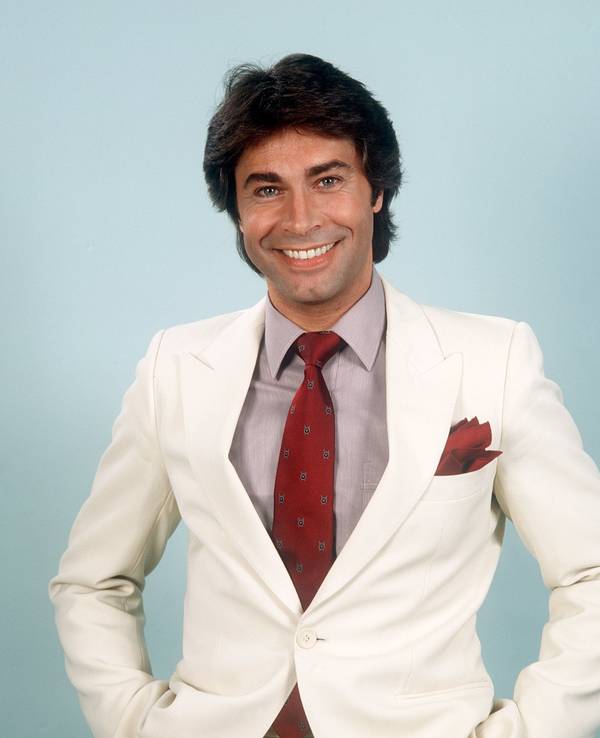 Im weißen Anzug: So kannten und liebten Millionen Fans Roy Black (Archivfoto vom 11. April 1981). Der Schlagerstar verstarb am 9. Oktober 1991.