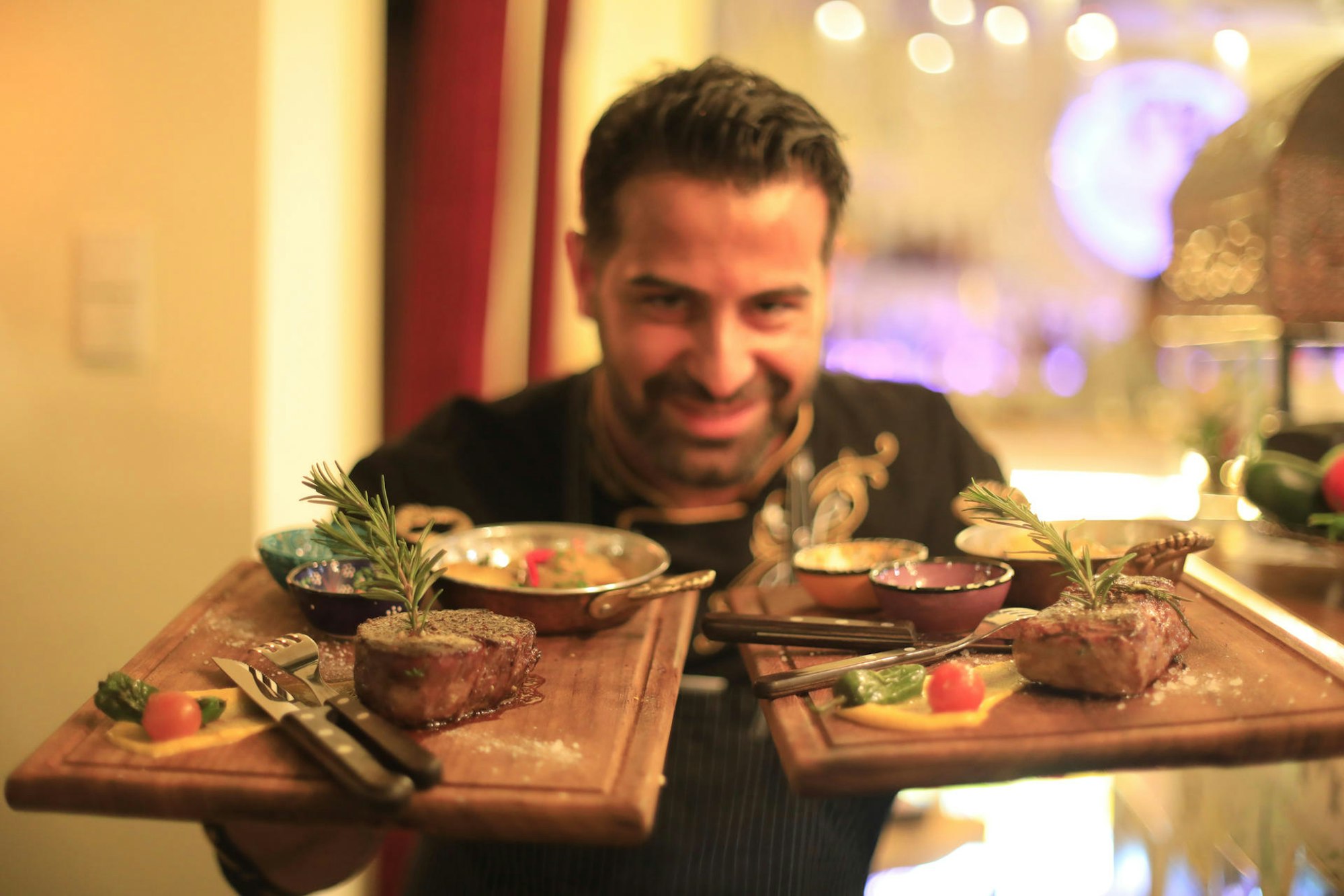 Serhat mit Fleisch