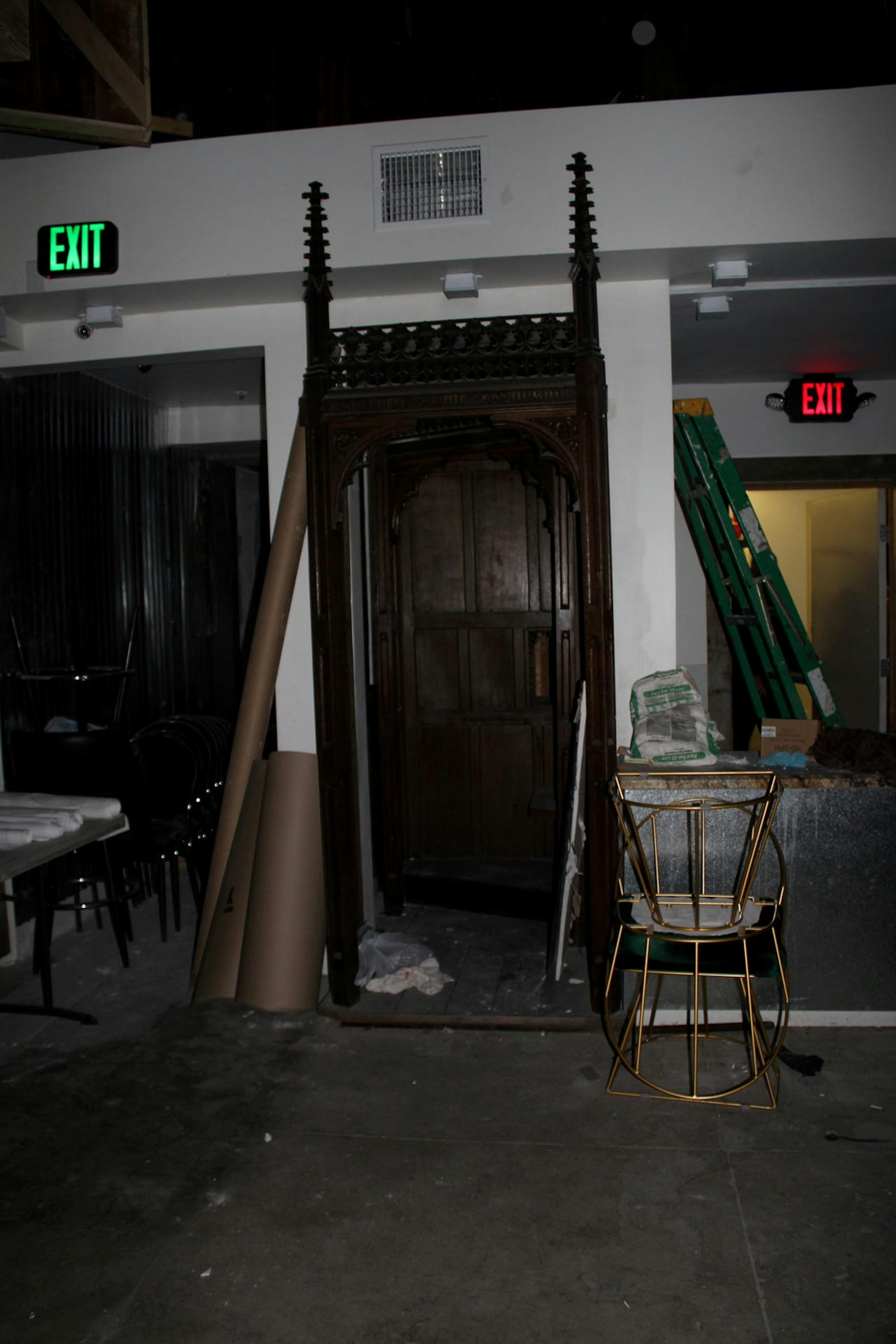 Next_Door_Lounge_Beichtstuhl