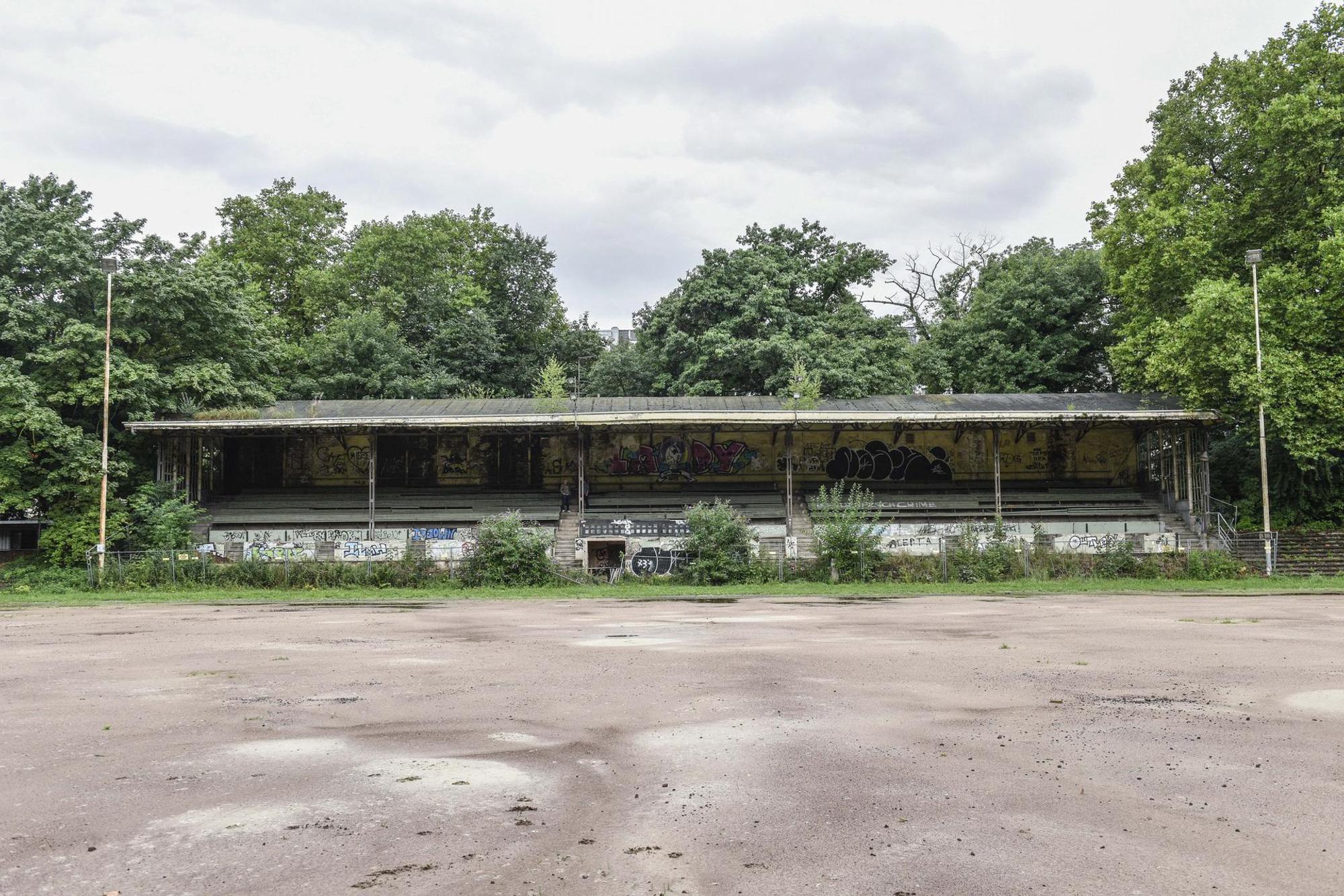 01KBO_22_71-119909168_ori