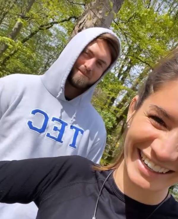 Niko Griesert und Michele beim Sport im Grünen