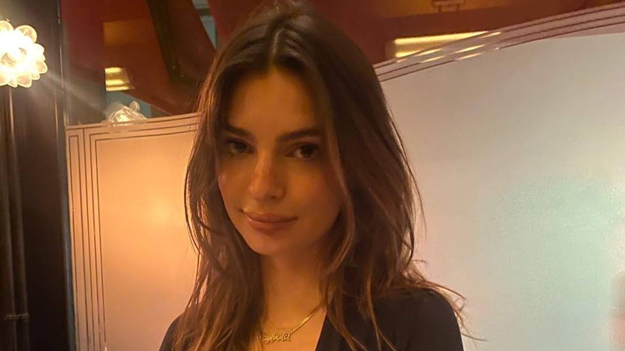 Emily Ratajkowski präsentiert XXL-Dekollete