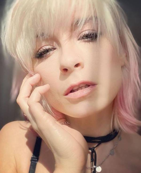 Mia Julia überrascht mit sexy Hochzeitsfotos