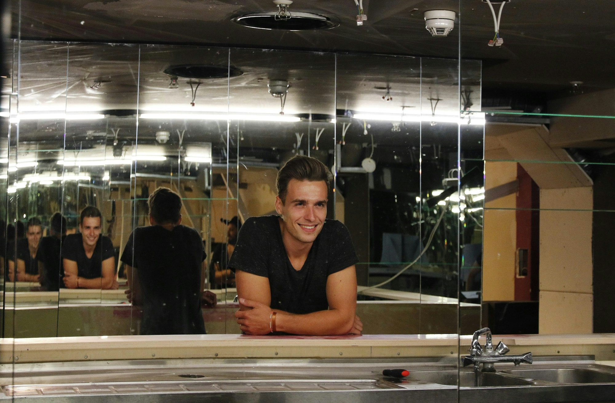 01K___23_71-105244812_ori