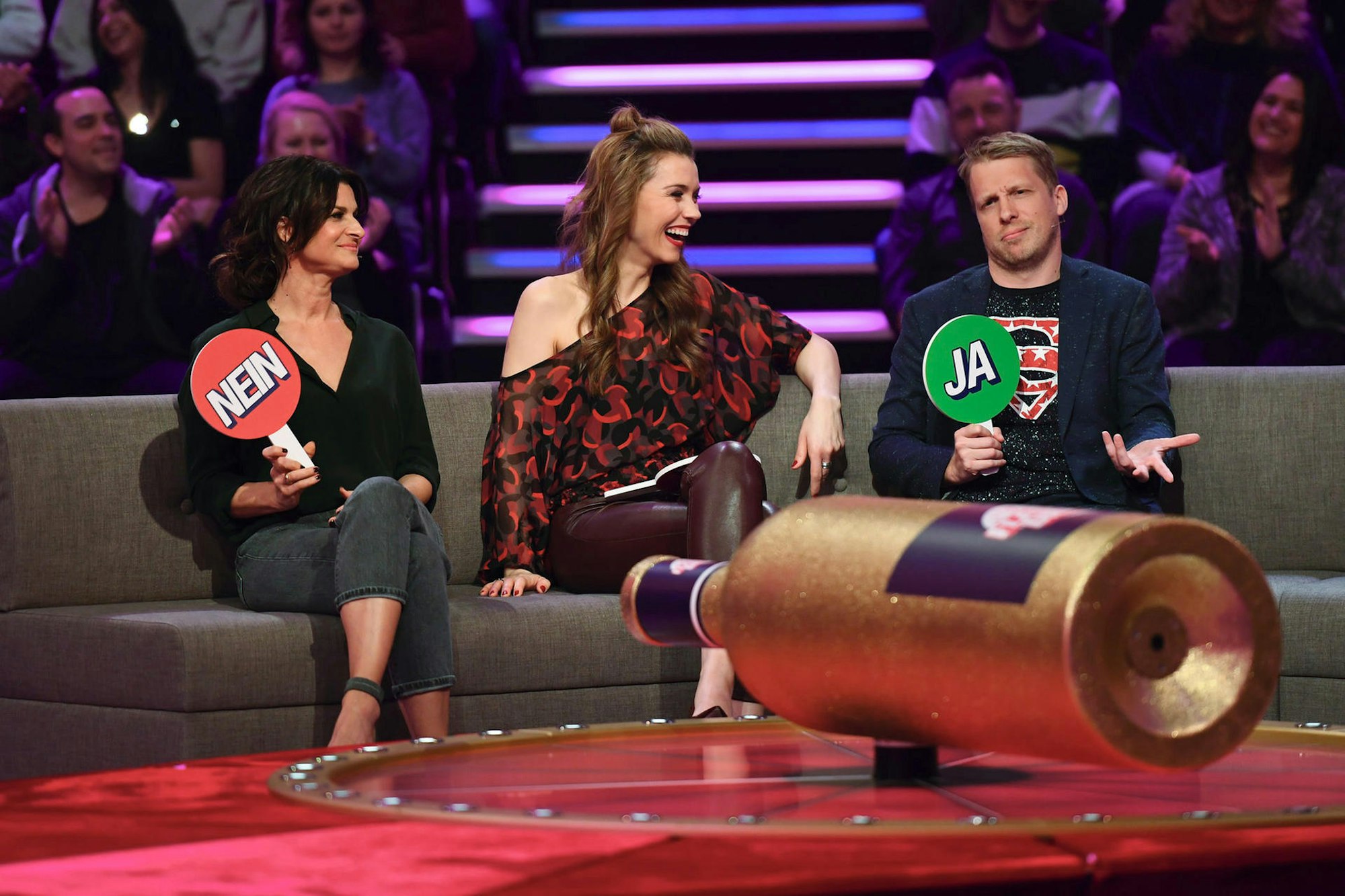 S1_Promi-Flaschendrehen_1617787