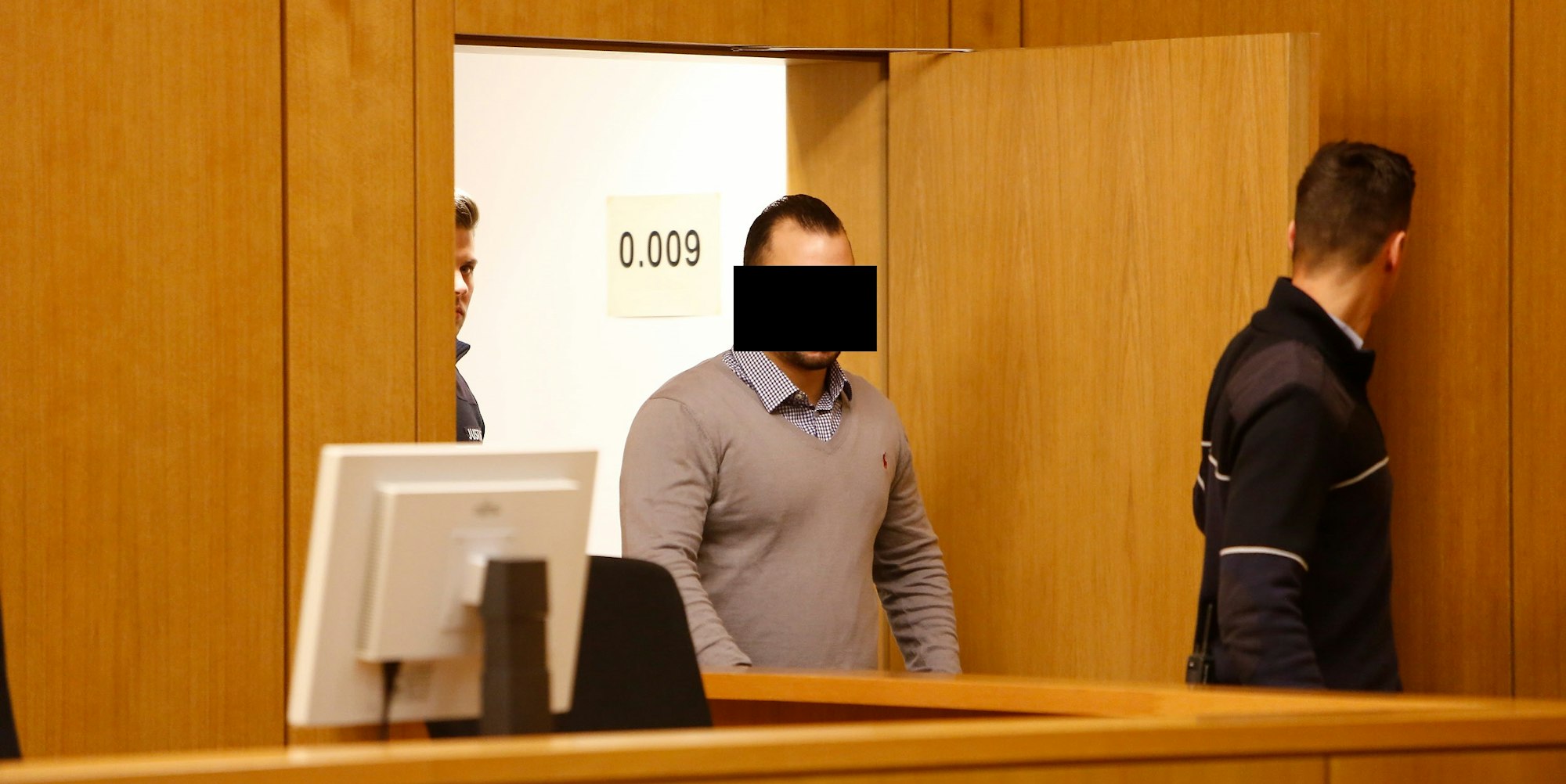 01K 06_71-93988430_ori