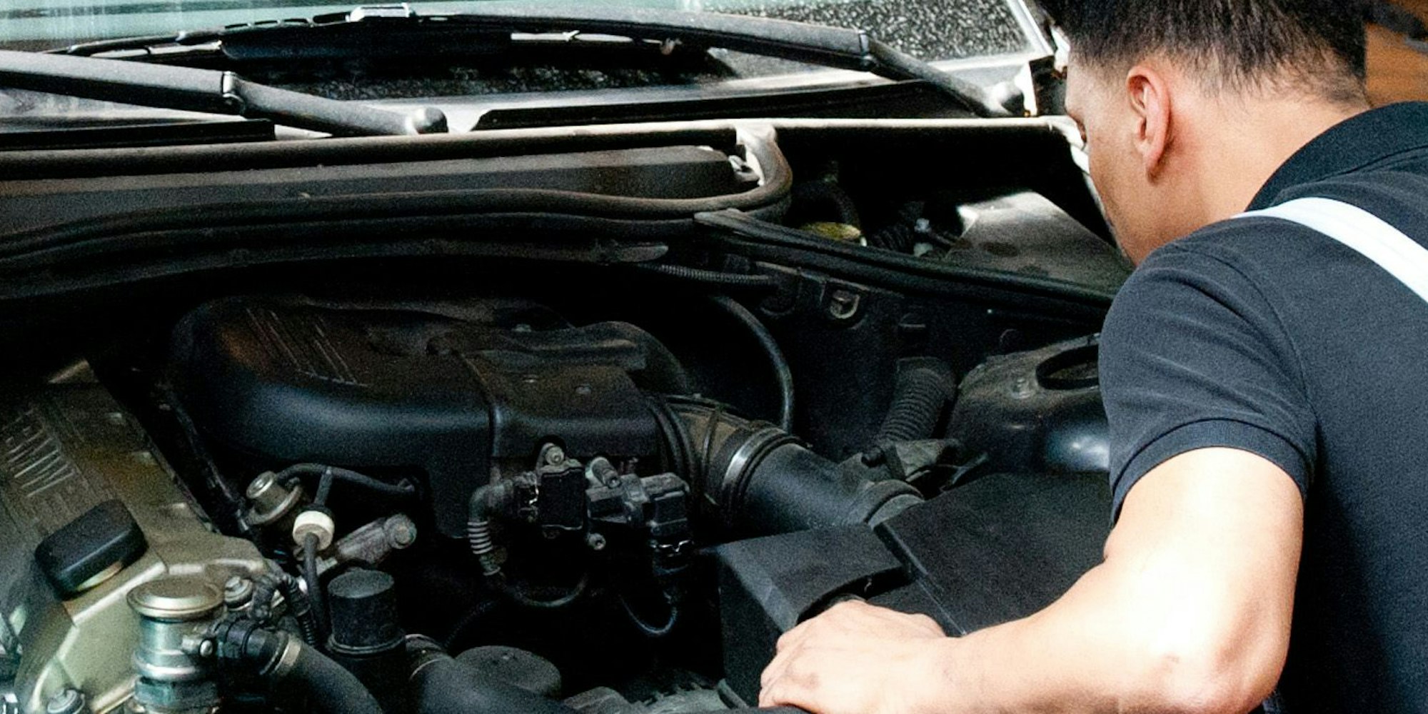 Reparatur im Motorraum