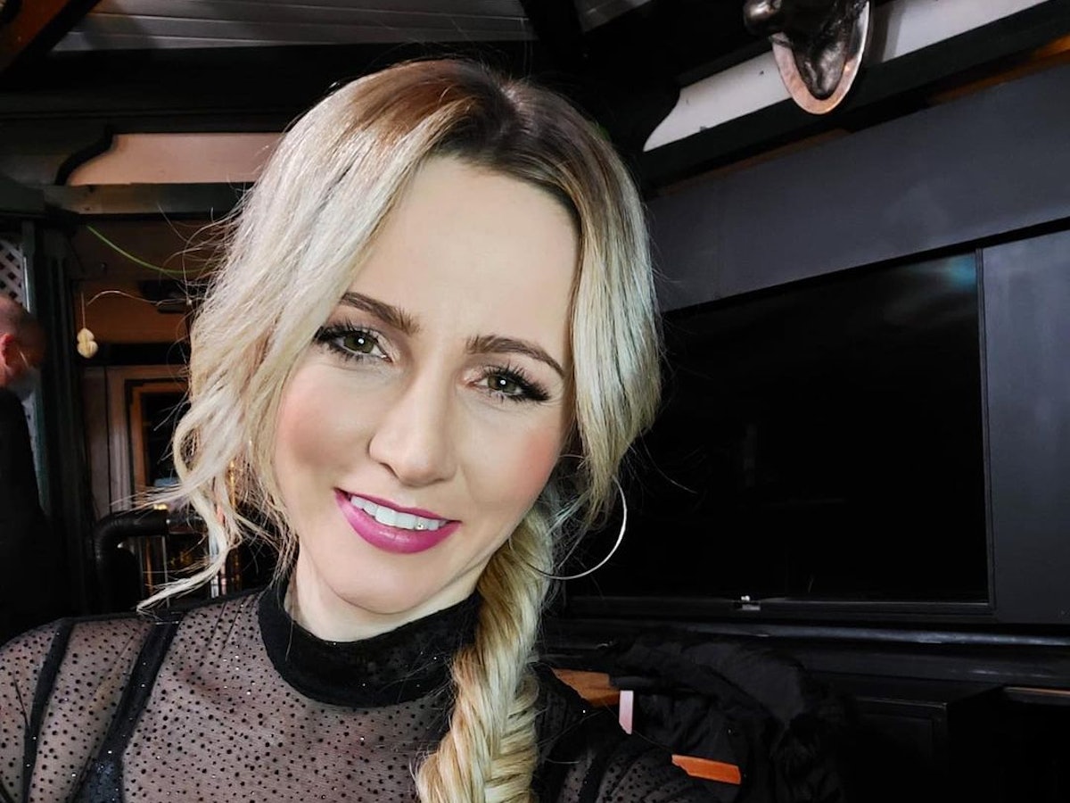 Melissa_naschenweng_Selfie