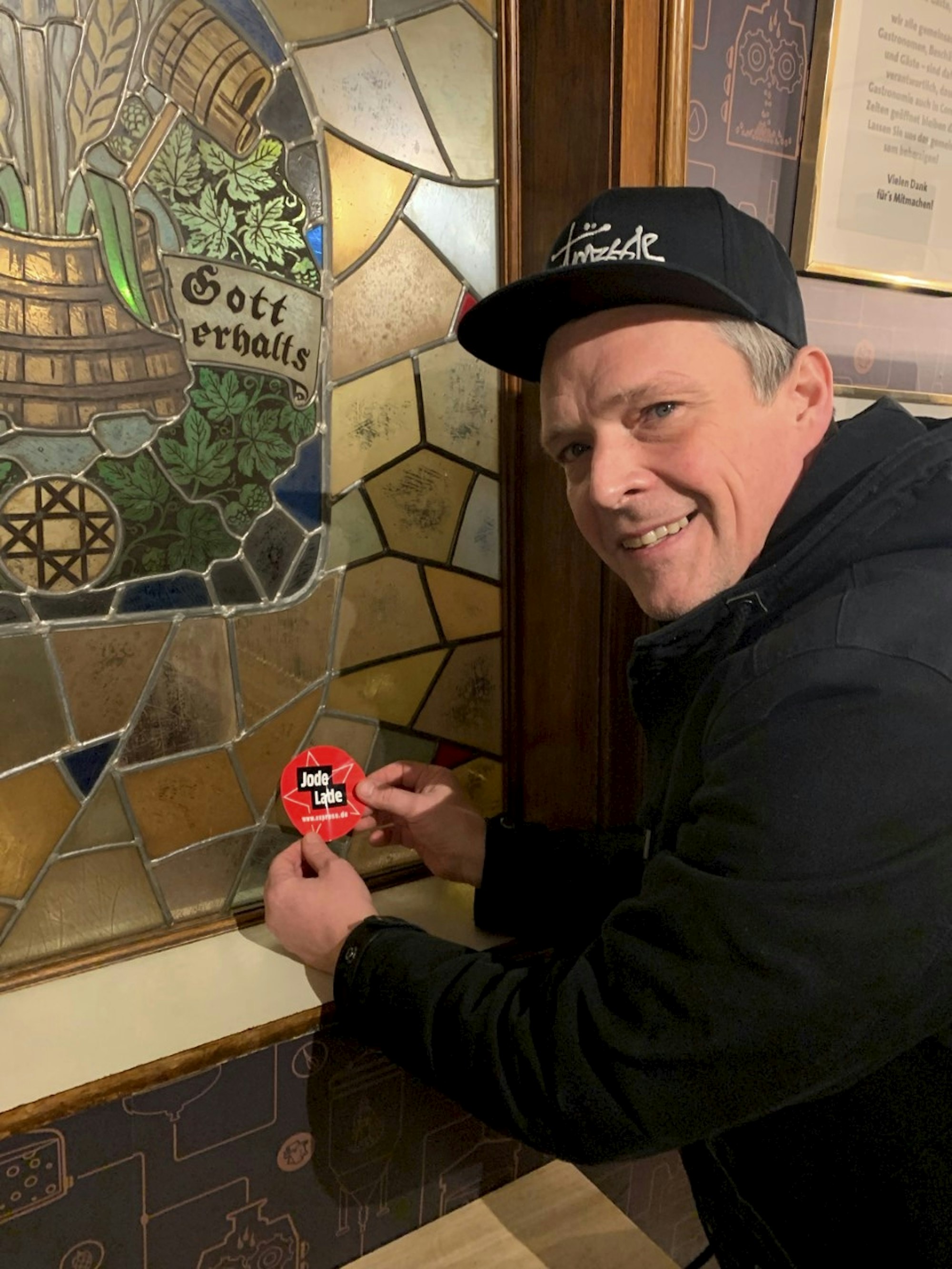 Simon Stahl mit dem Jode-Lade-Siegel