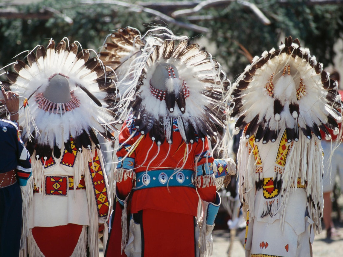 Indianerkostüme in Kanada.