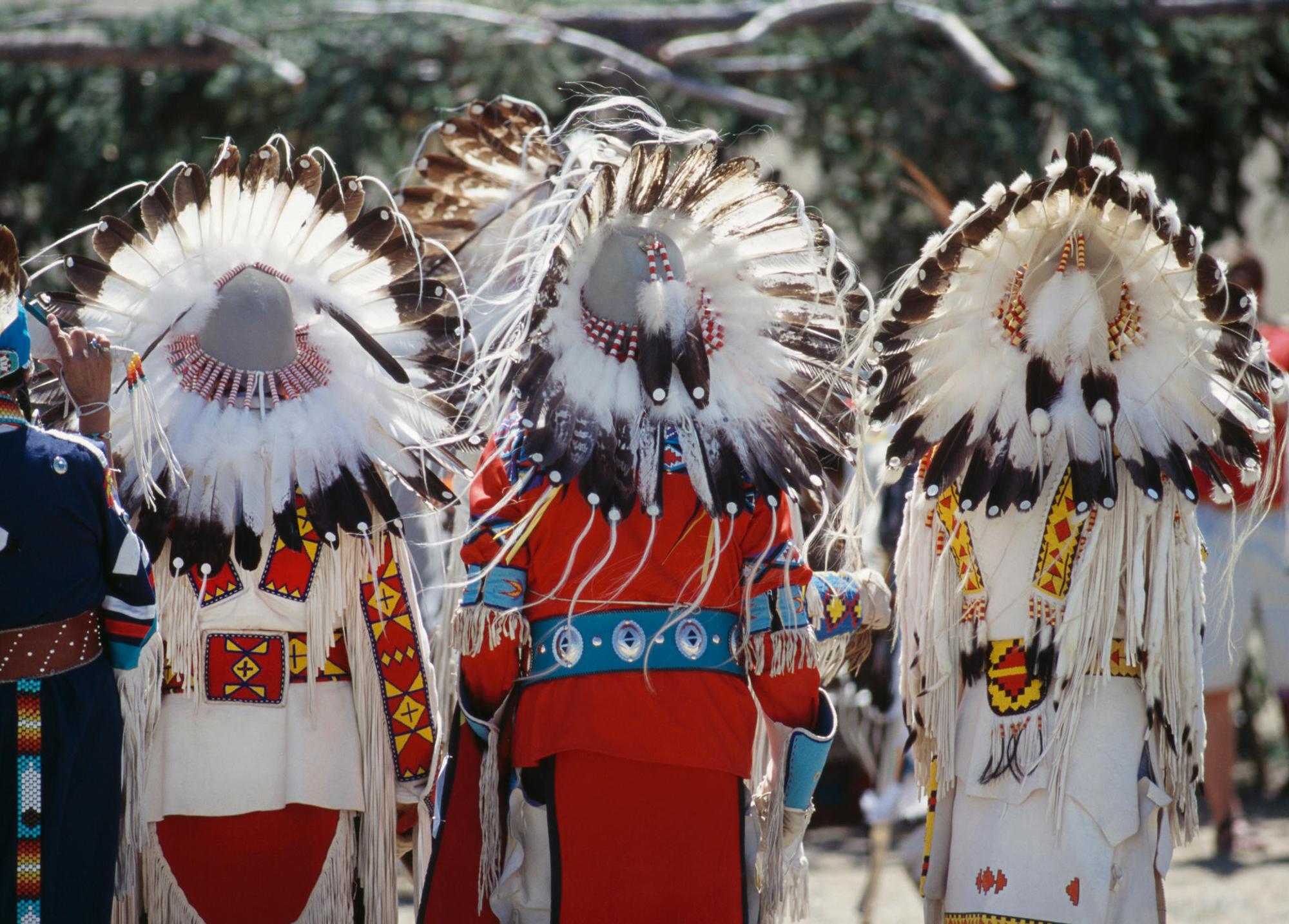 Indianerkostüme in Kanada.