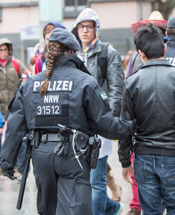 Polizei_Köln_Festnahme_Symbol_23022020