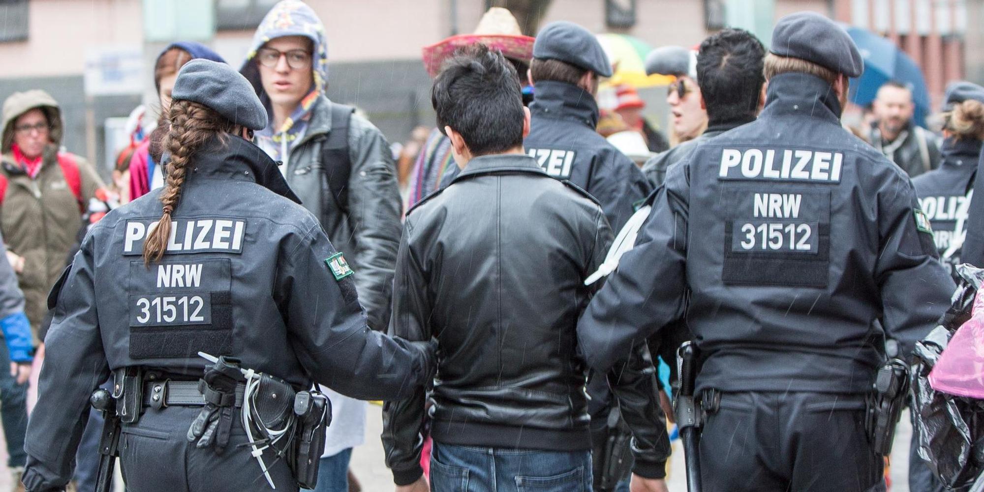 Polizei_Köln_Festnahme_Symbol_23022020