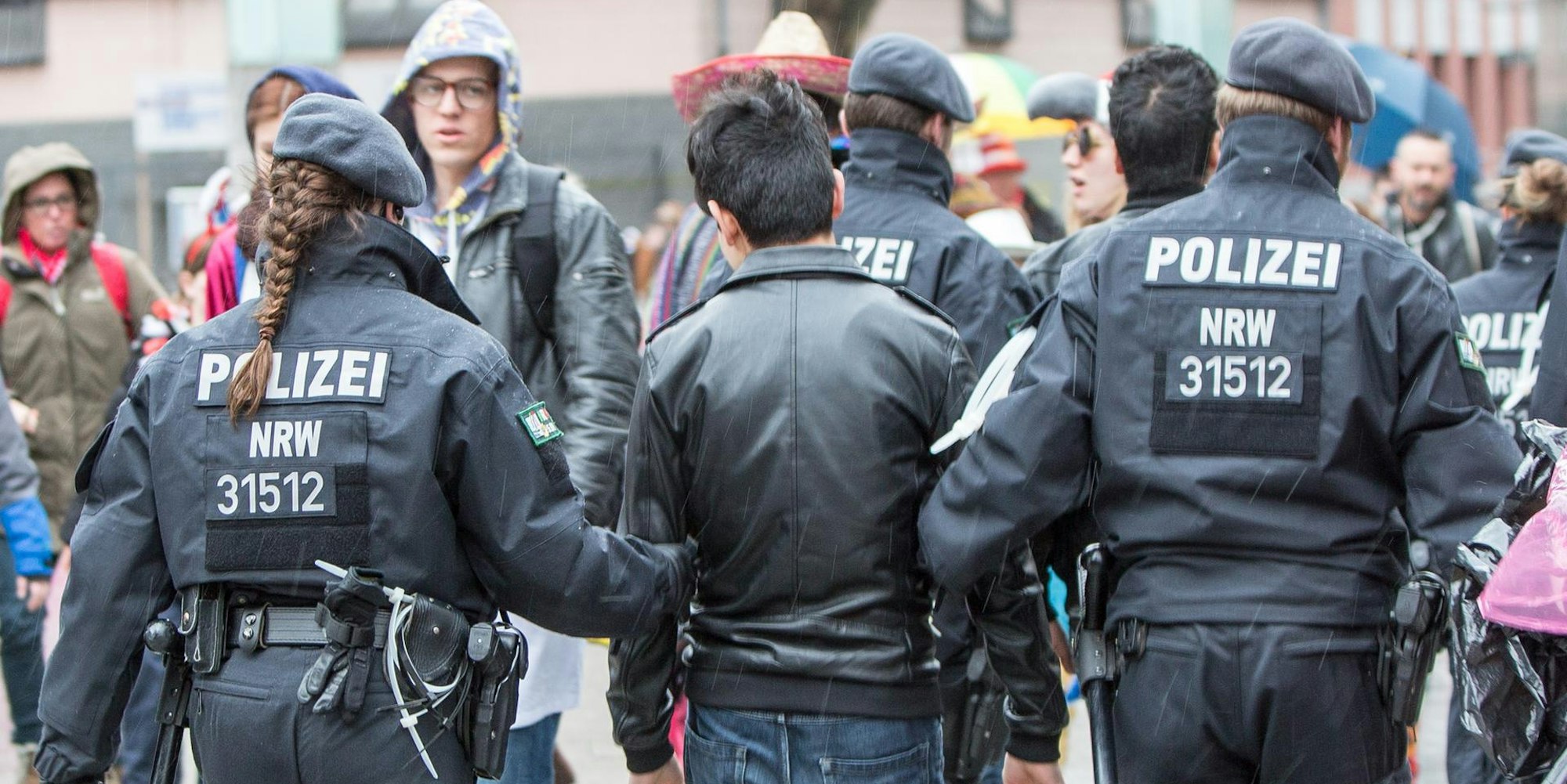 Polizei_Köln_Festnahme_Symbol_23022020