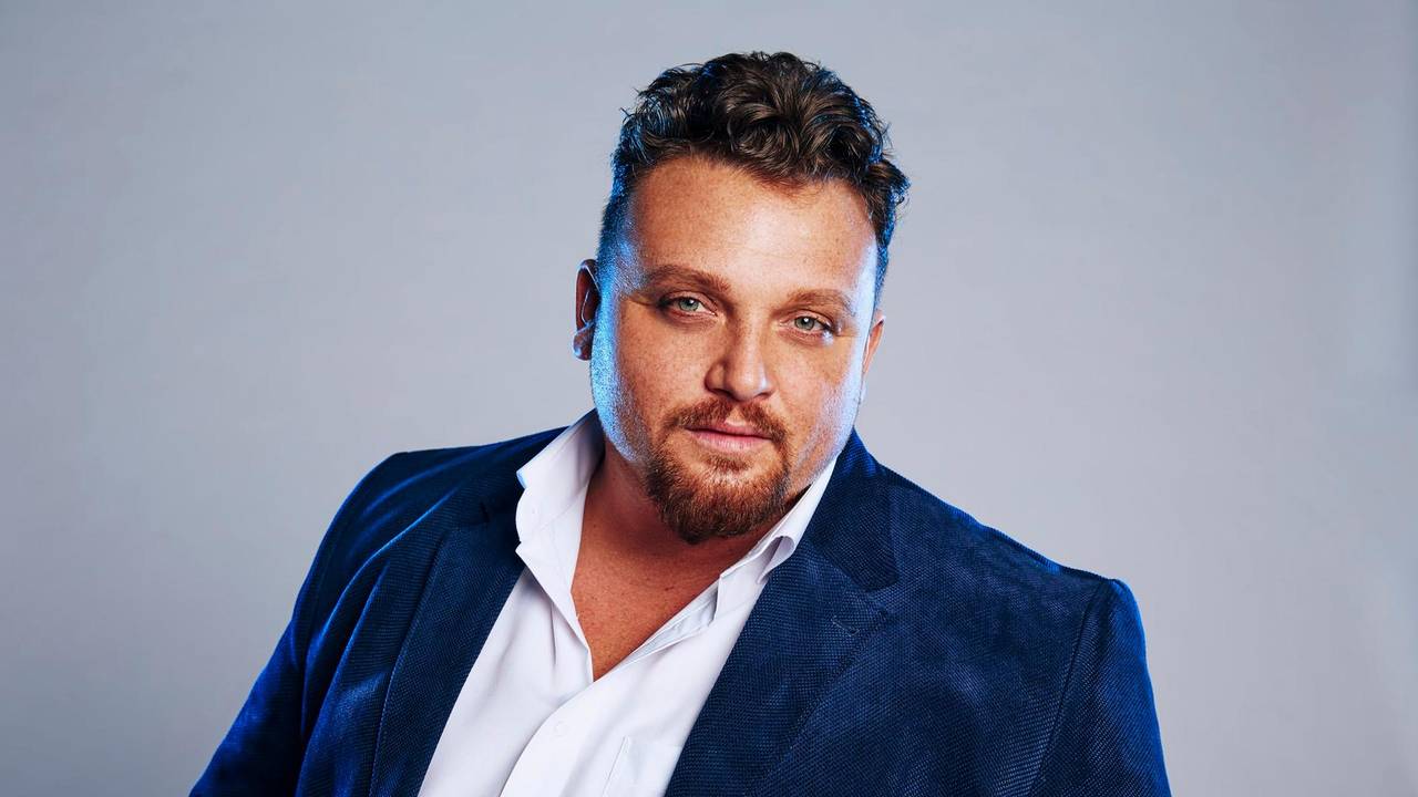 Der durch DSDS bekannt gewordene Sänger Menowin-Fröhlich (hier bei „Promi Big Brother“ 2020) wird zum sechsten Mal Vater.