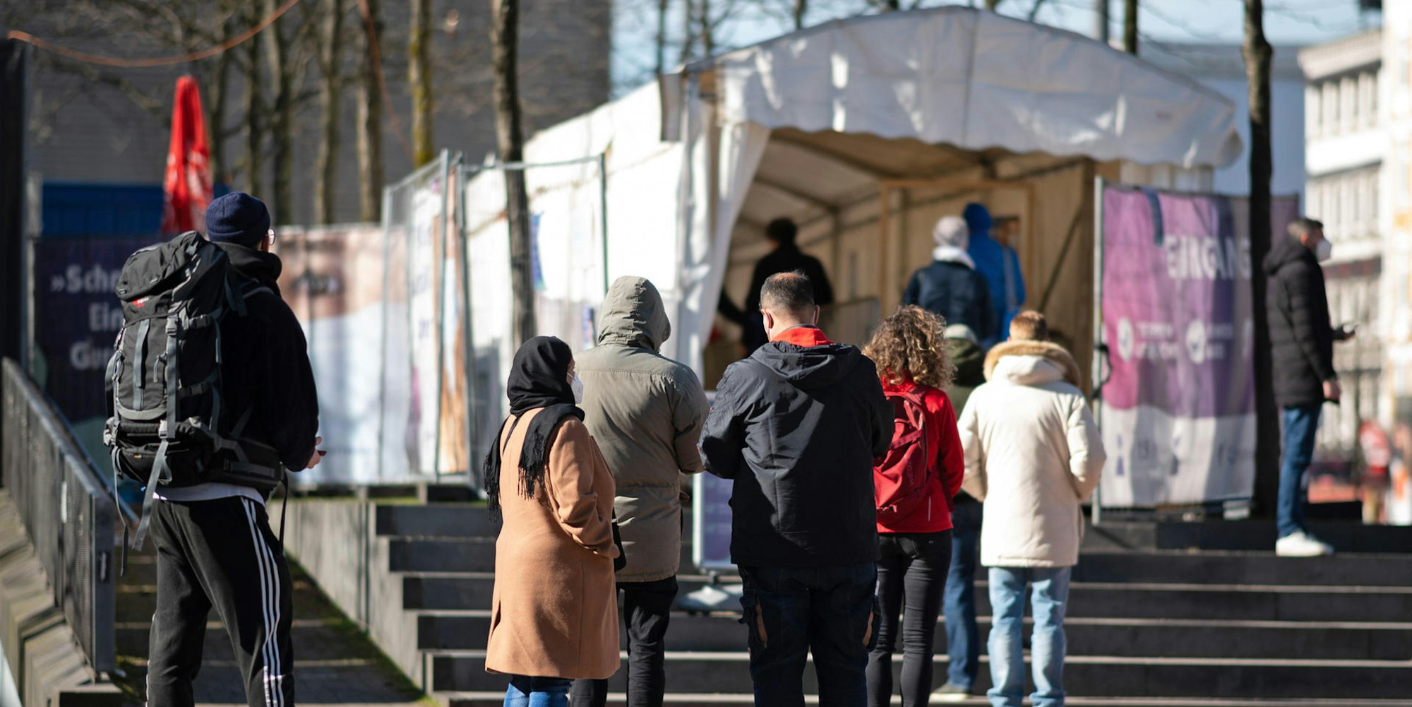 testzentrum corona schlange