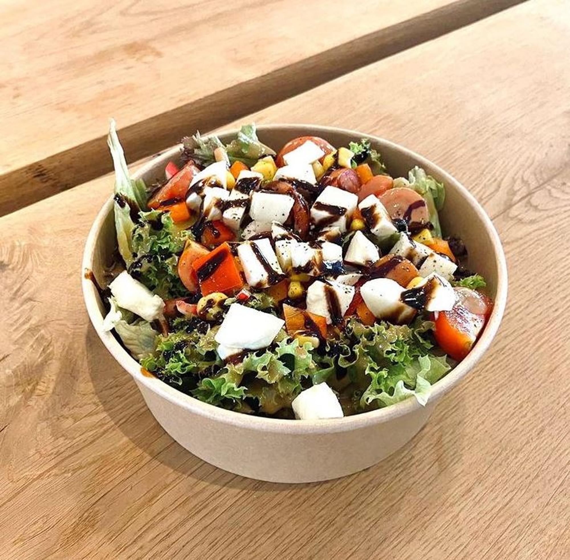 Einer der frischen Salate aus dem Café Gretchen