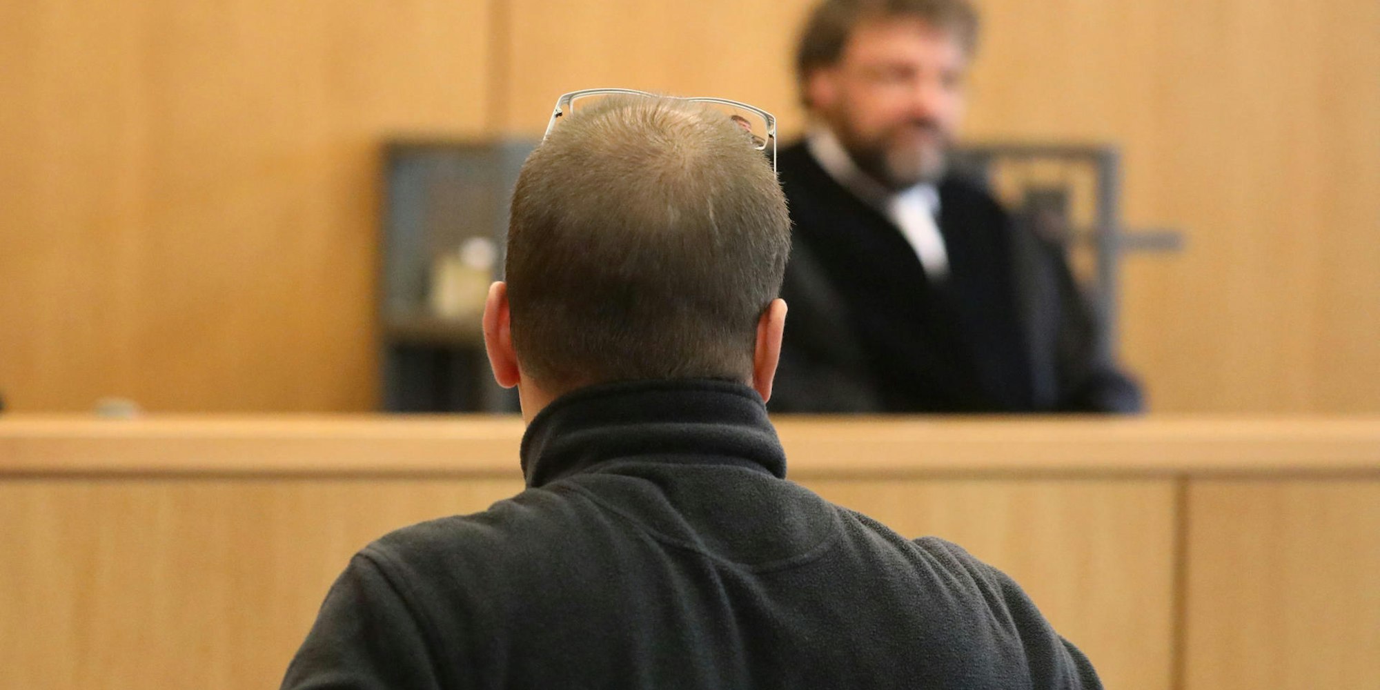 Brummi-Andi vor dem Landgericht in Aachen