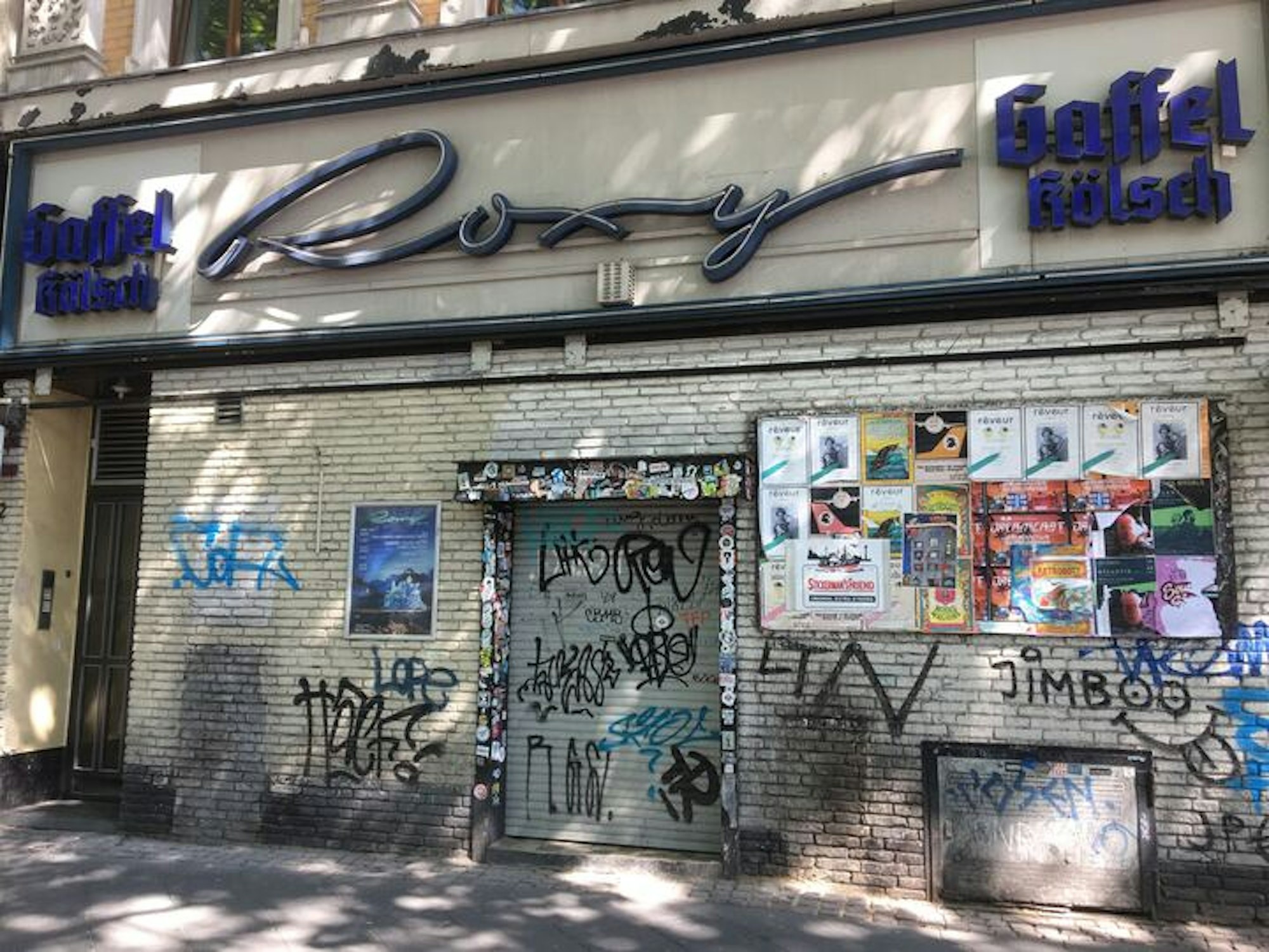 Das geschlossene Roxy von außen an der Aachener Straße.