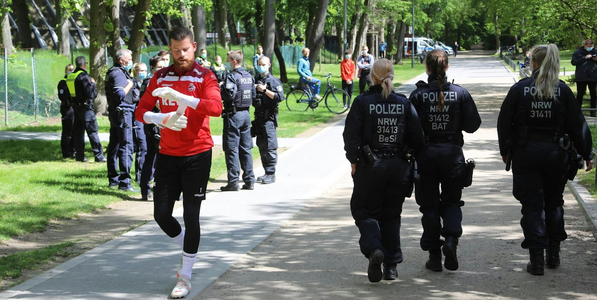 3E0B0024-0C71-4F69-A298-EDE40E842D49