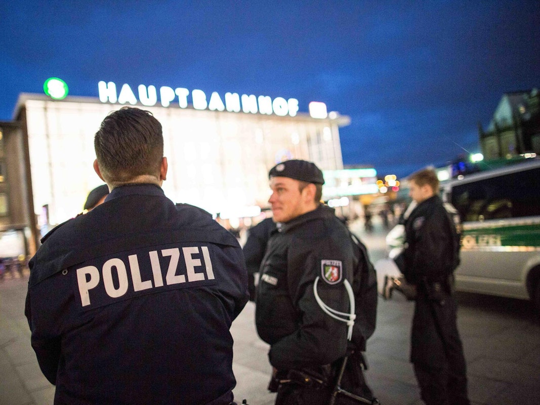Kölner Polizisten im Einsatz am Kölner Hauptbahnhof