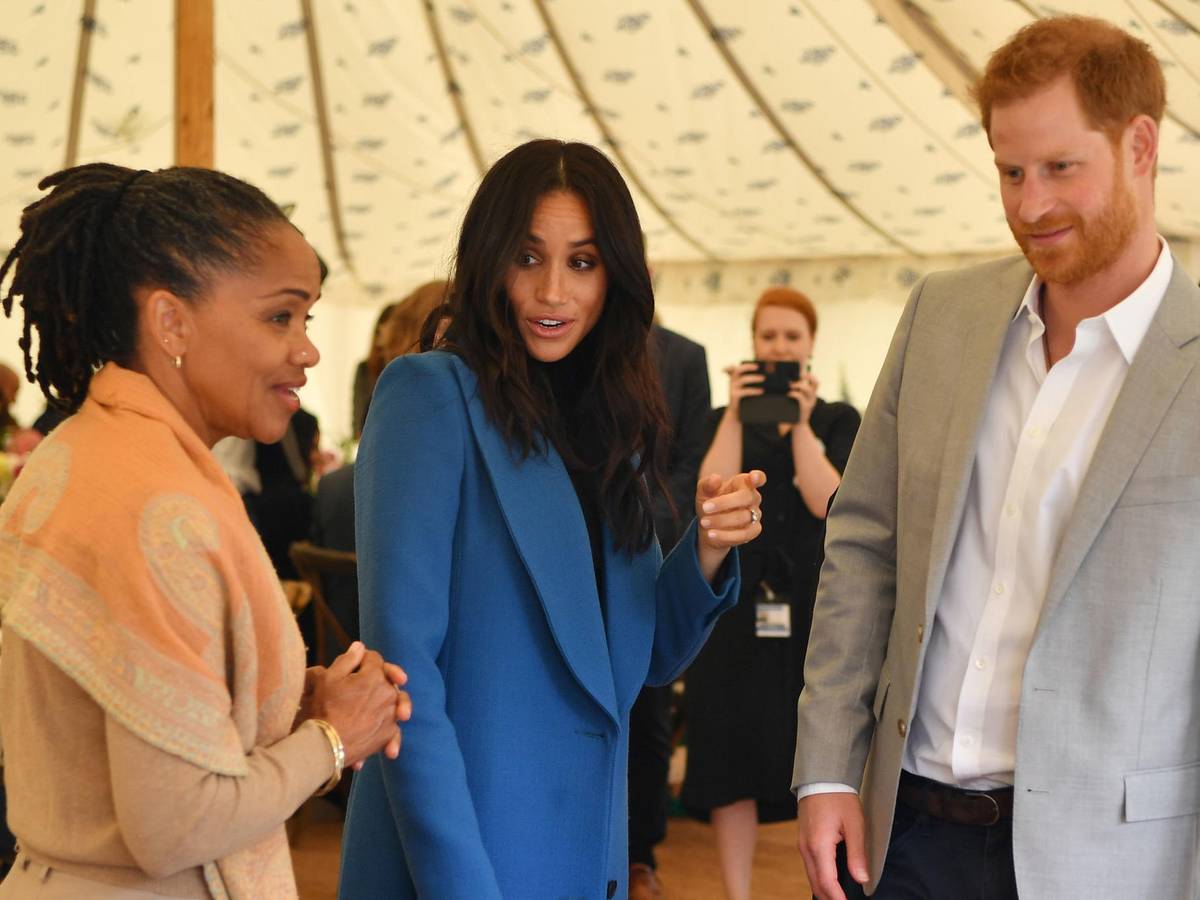 Doria Ragland mit ihrer Tochter Meghan und Prinz Harry.