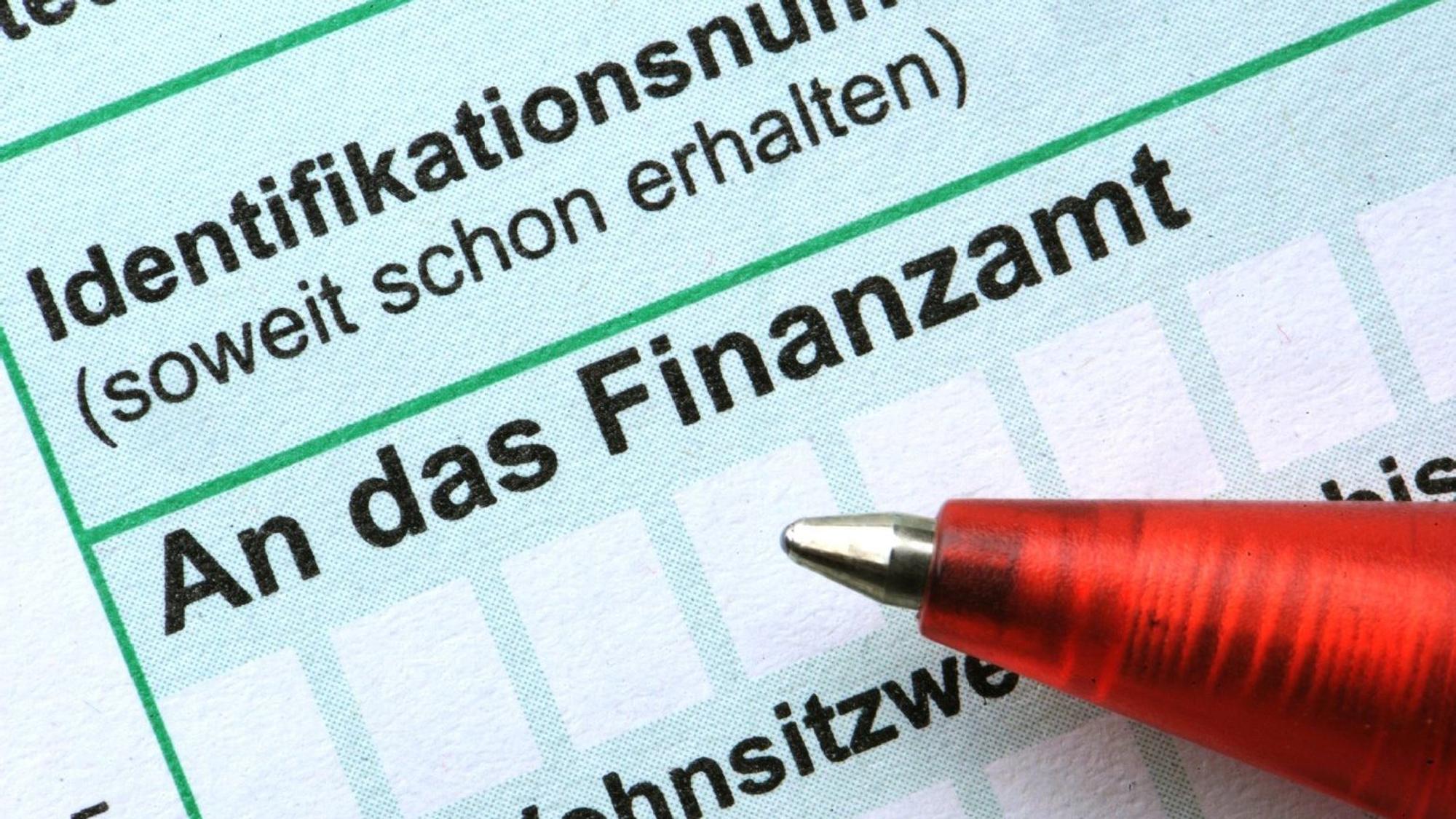 Dieses undatierte Symbolbild zeigt ein unausgefülltes Steuerformular.