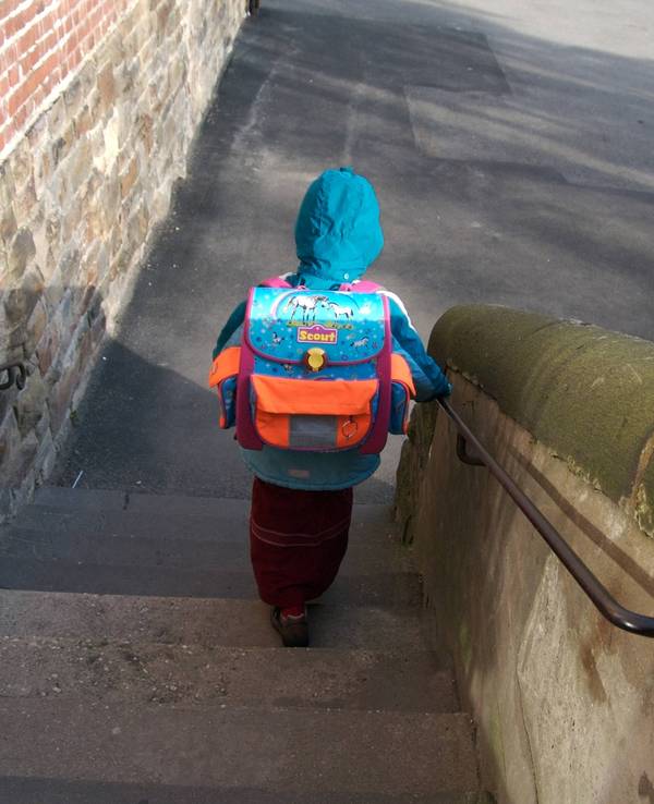 Kind allein Schulweg