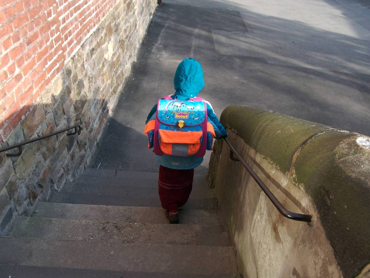 Kind allein Schulweg