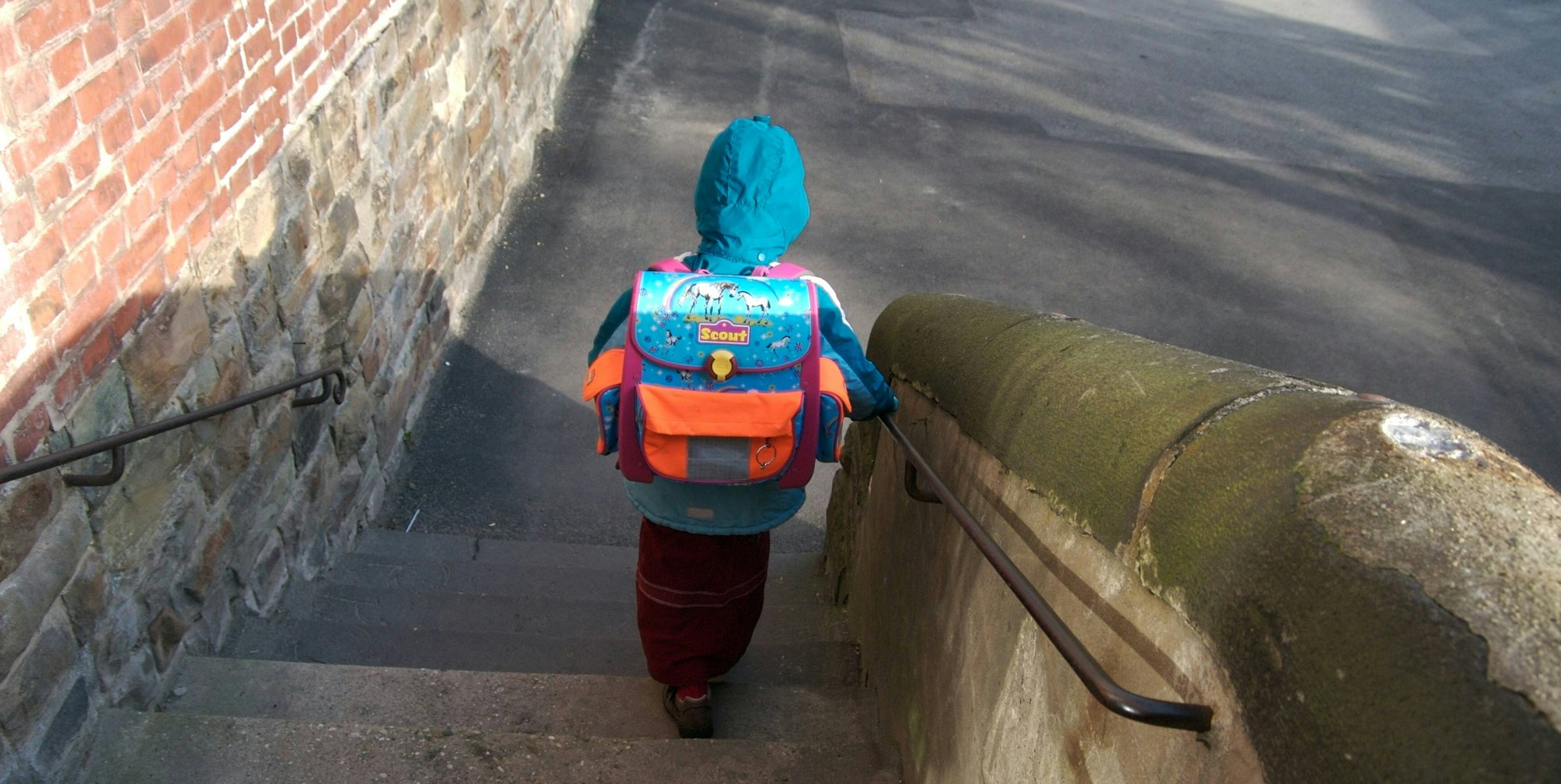 Kind allein Schulweg