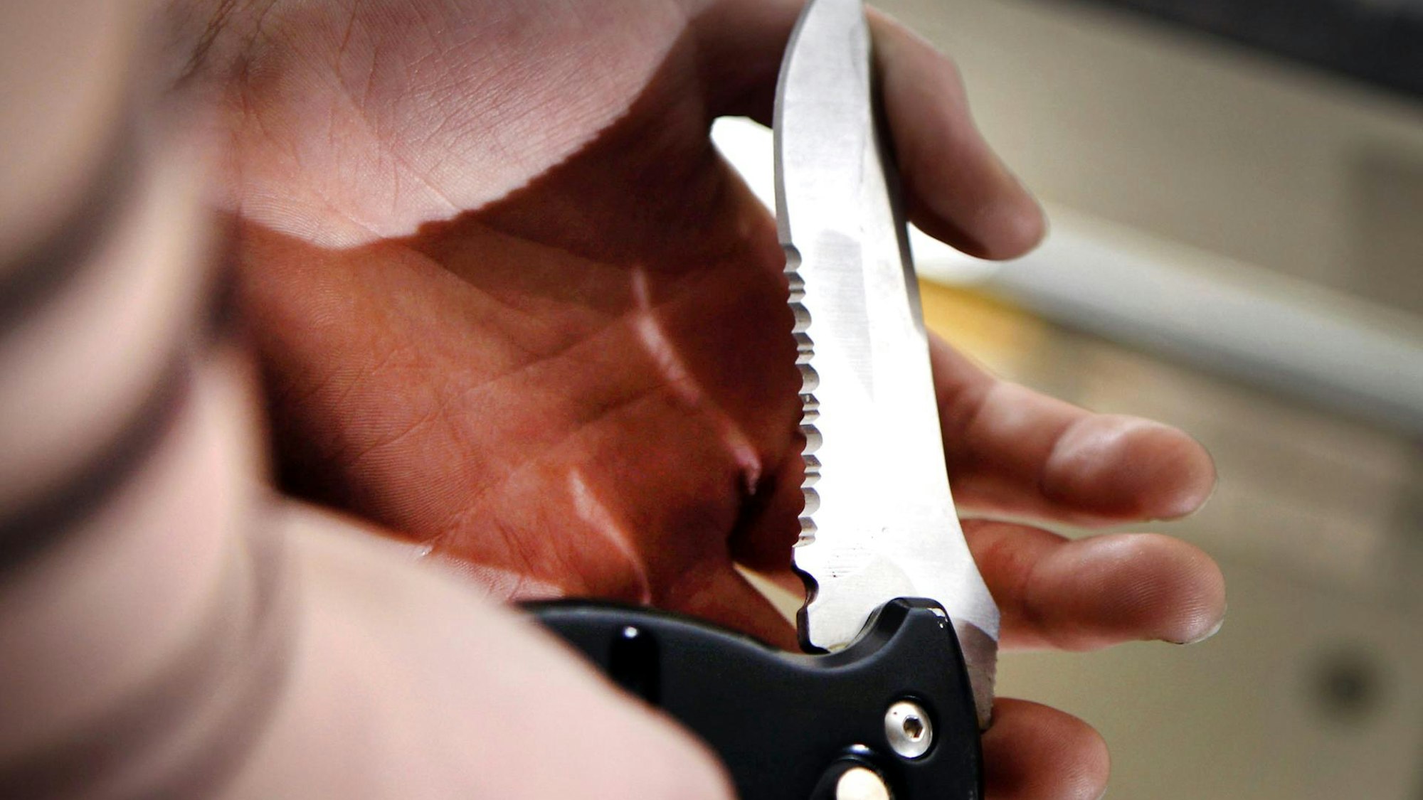 Messer werden oft als Tatwaffe genutzt. Unser Symbolbild wurde 2009 in Kerpen aufgenommen.