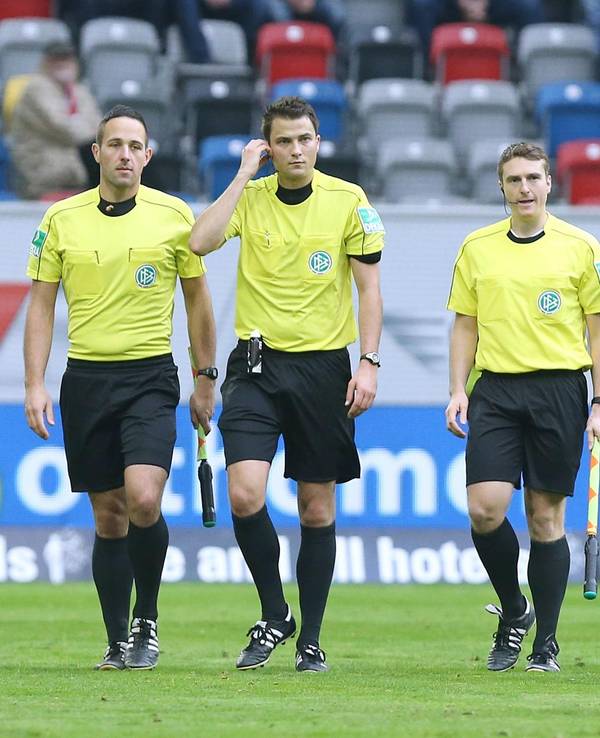 B37Y1749