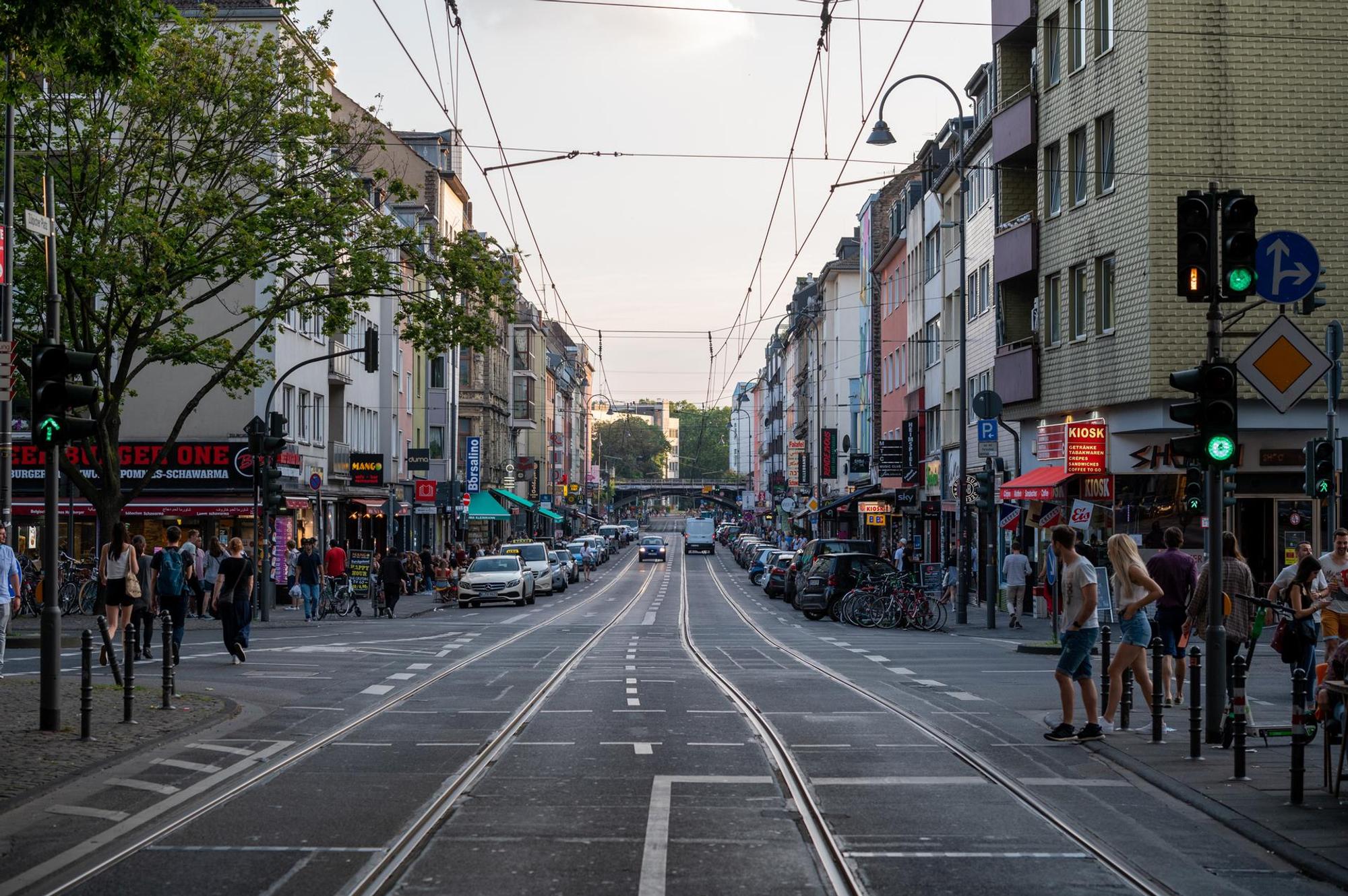 Zülpicher Straße in Köln soll zwischen Roonstraße und Zülpicher Platz autofrei werden.
