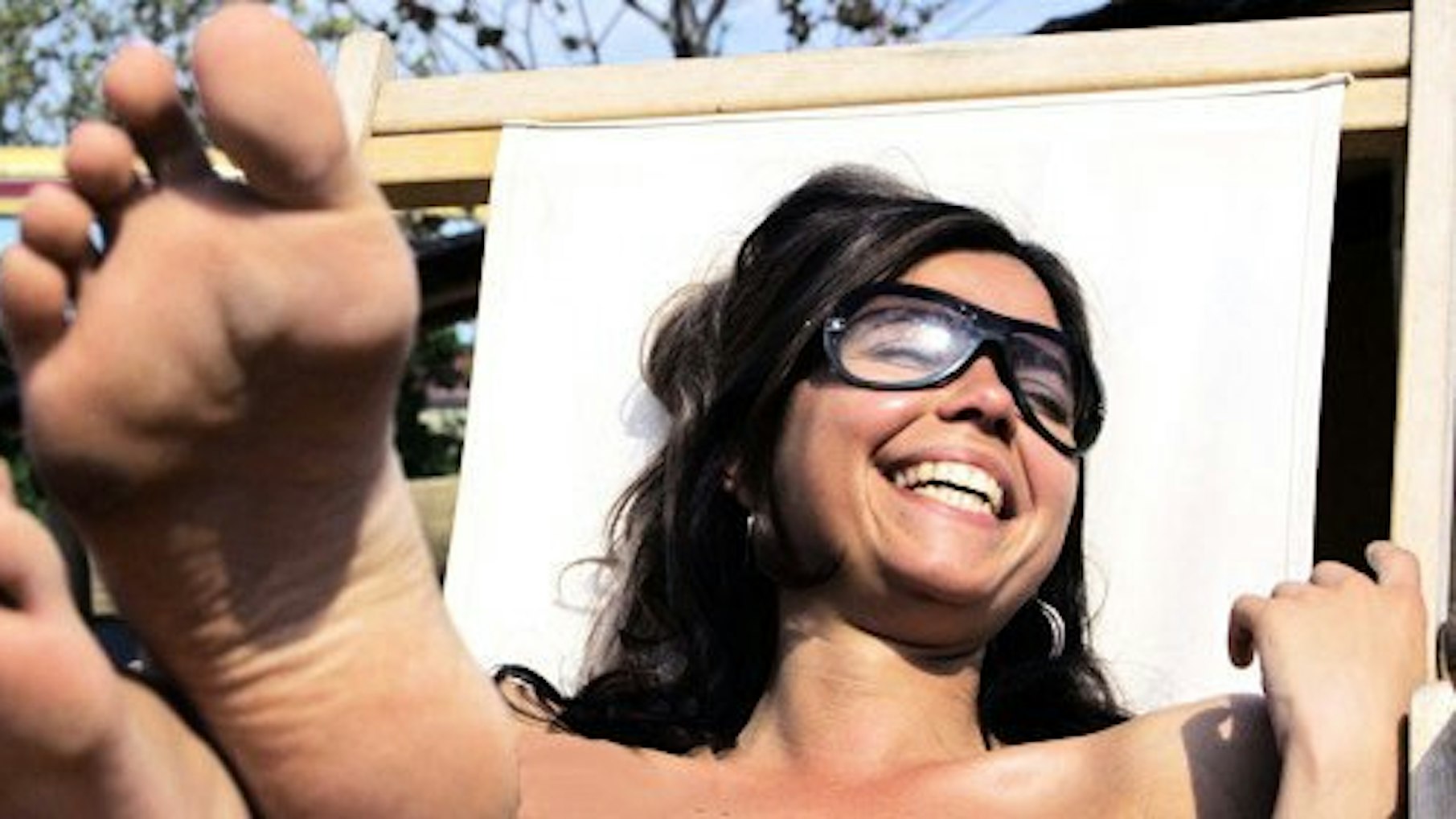 Wer auf seinem Balkon nackt frühstücken oder sonnenbaden möchte, sollte dies nicht allzu freizügig tun.