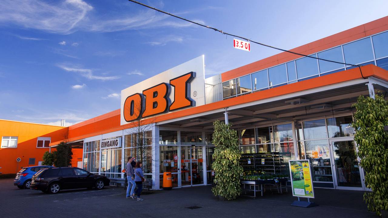 Dieses undatierte Symbolbild zeigt den Eingangsbereich eines Obi-Baumarkts.