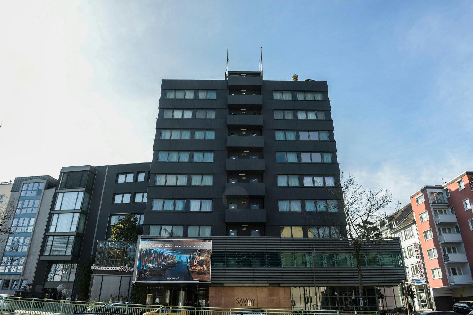 Beim Savoy-Hotel in der Turiner Straße in Köln gab es am Donnerstagabend einen Feuerwehreinsatz.
