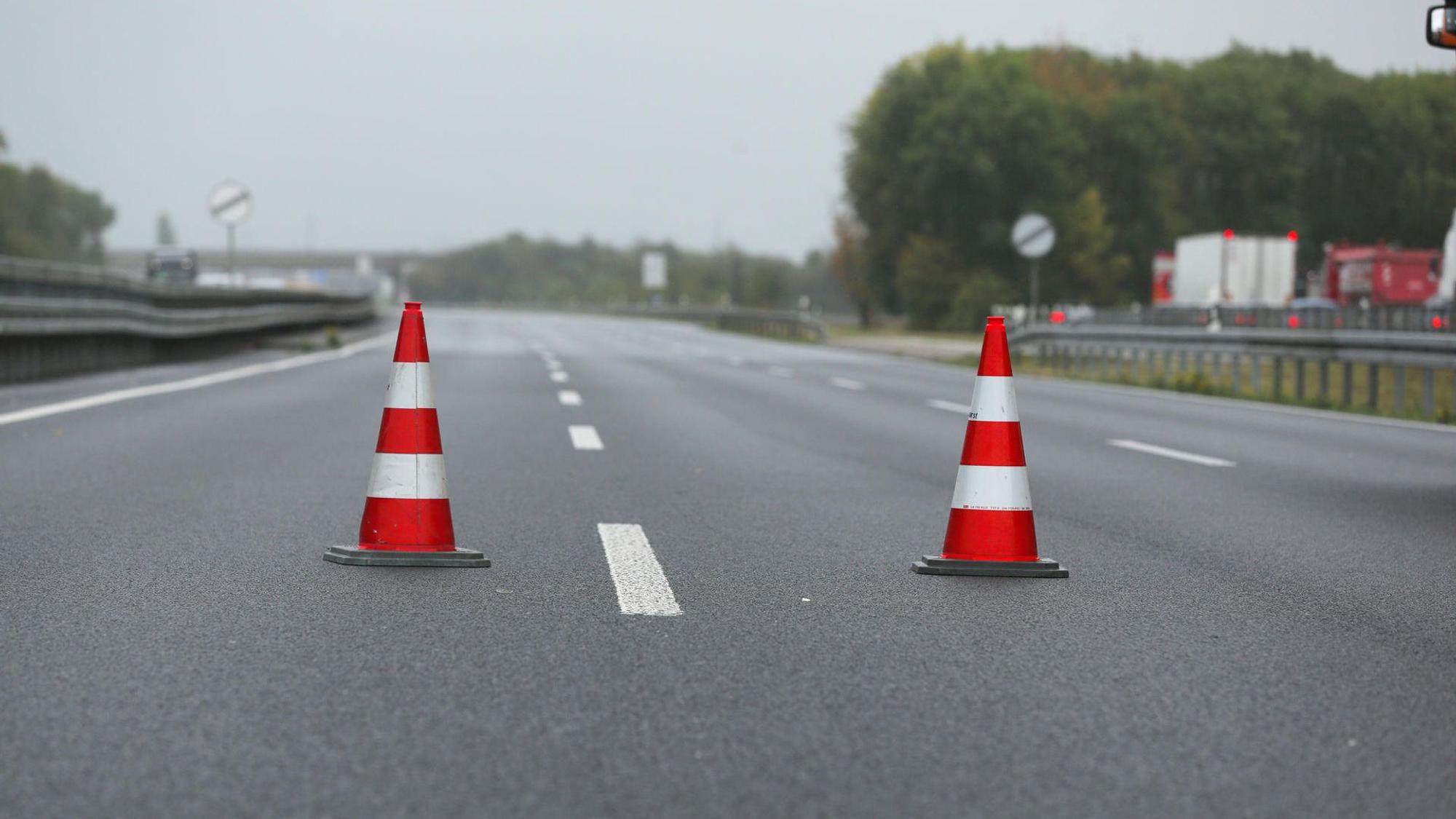 Sperrung auf einer Autobahn.