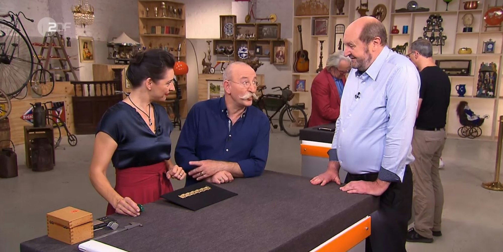 Bares_Fuer_Rares_Armband_Gold_Lichter